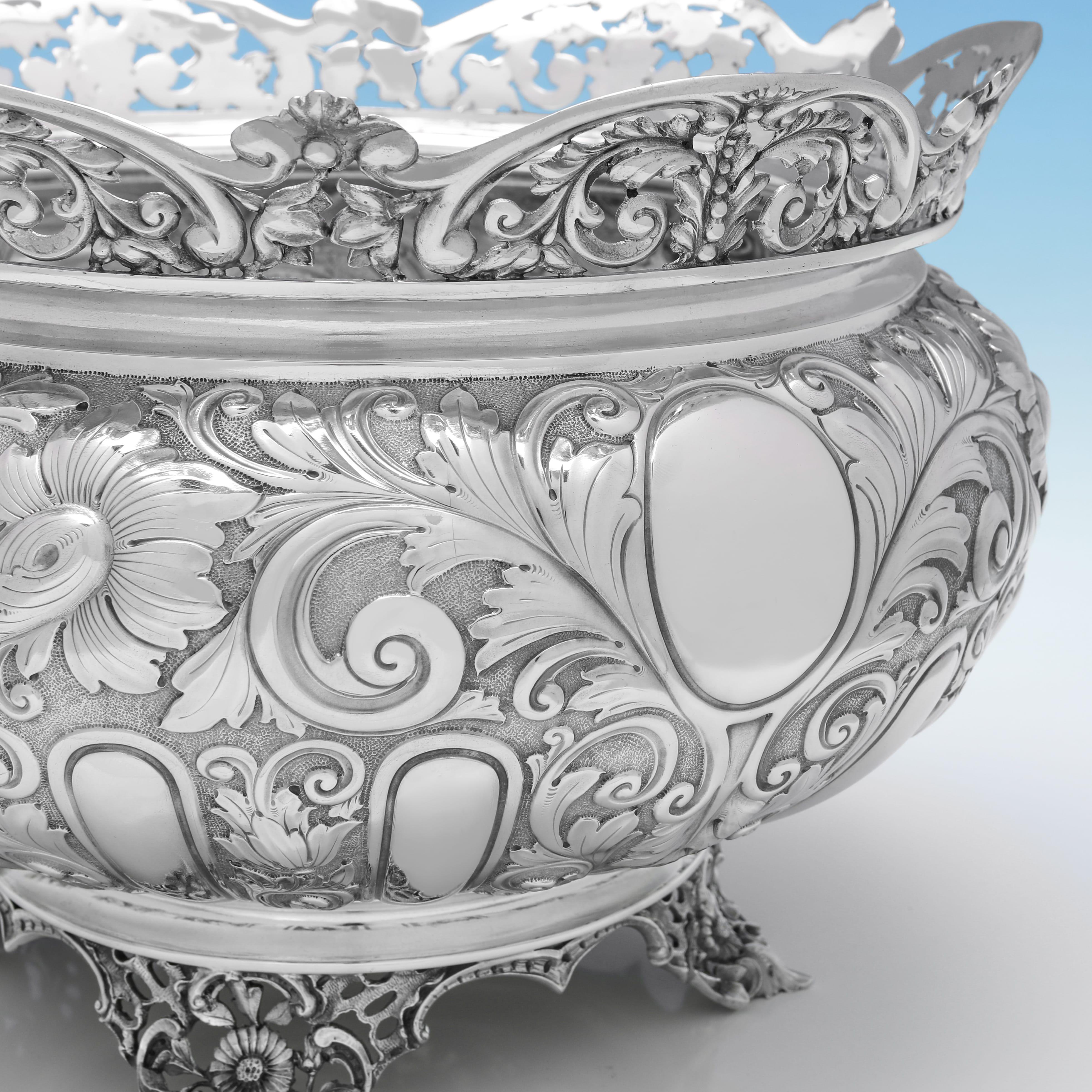Victorien Grand bol victorien orné d'Edward Hutton en argent sterling, fabriqué en 1893 en vente