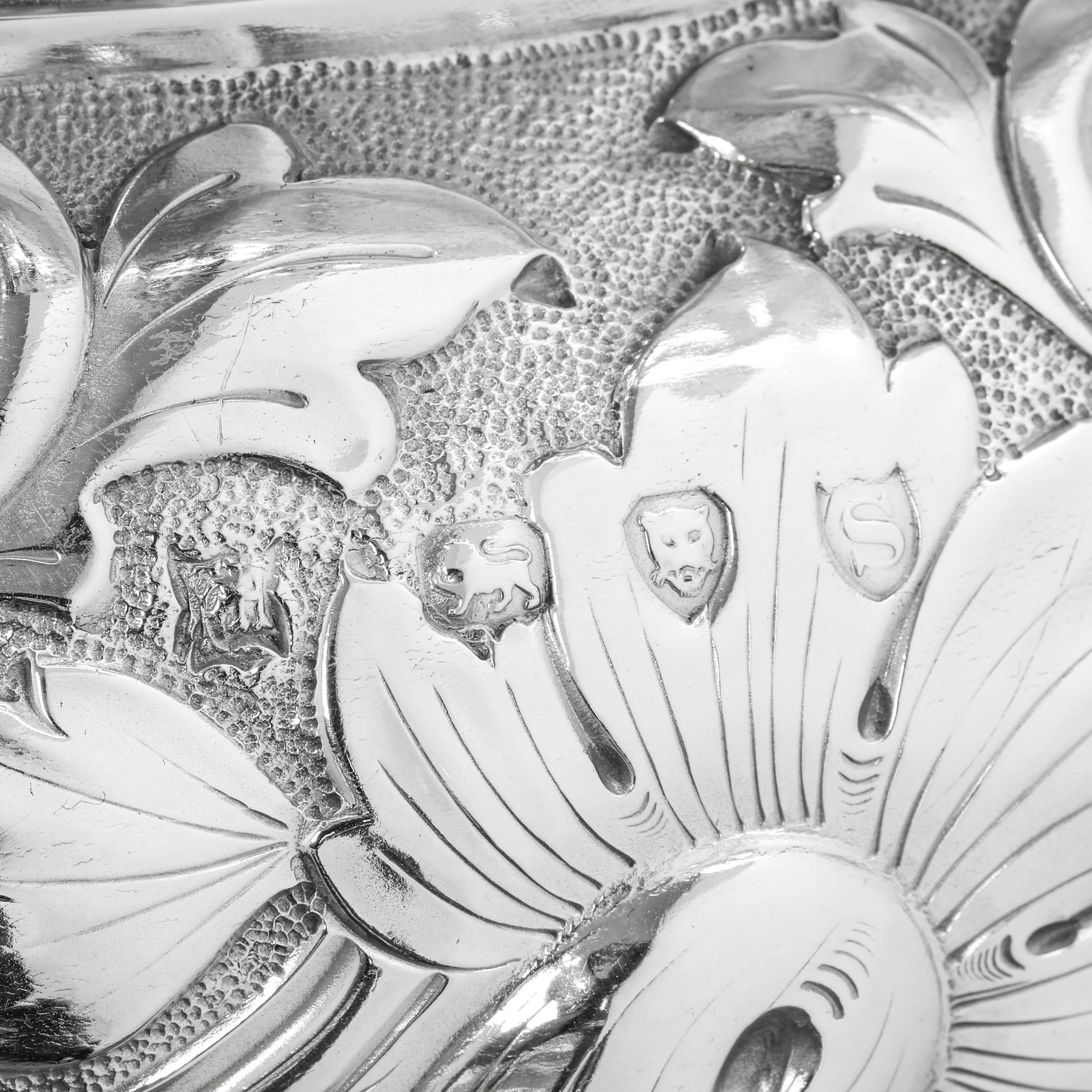 Argent sterling Grand bol victorien orné d'Edward Hutton en argent sterling, fabriqué en 1893 en vente