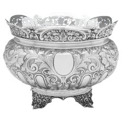 Gran y ornamentado cuenco victoriano de plata de ley de Edward Hutton fabricado en 1893