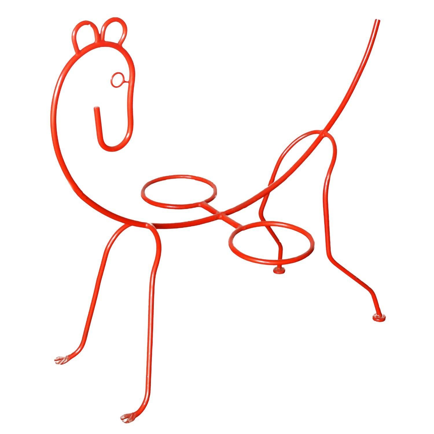 Jardinière en fer rouge sculptée en forme de cheval dans le style du designer Frederick Weinberg, vers 1950. Une pièce ludique à la fois fantaisiste et sculpturale qui amuse avec charme.