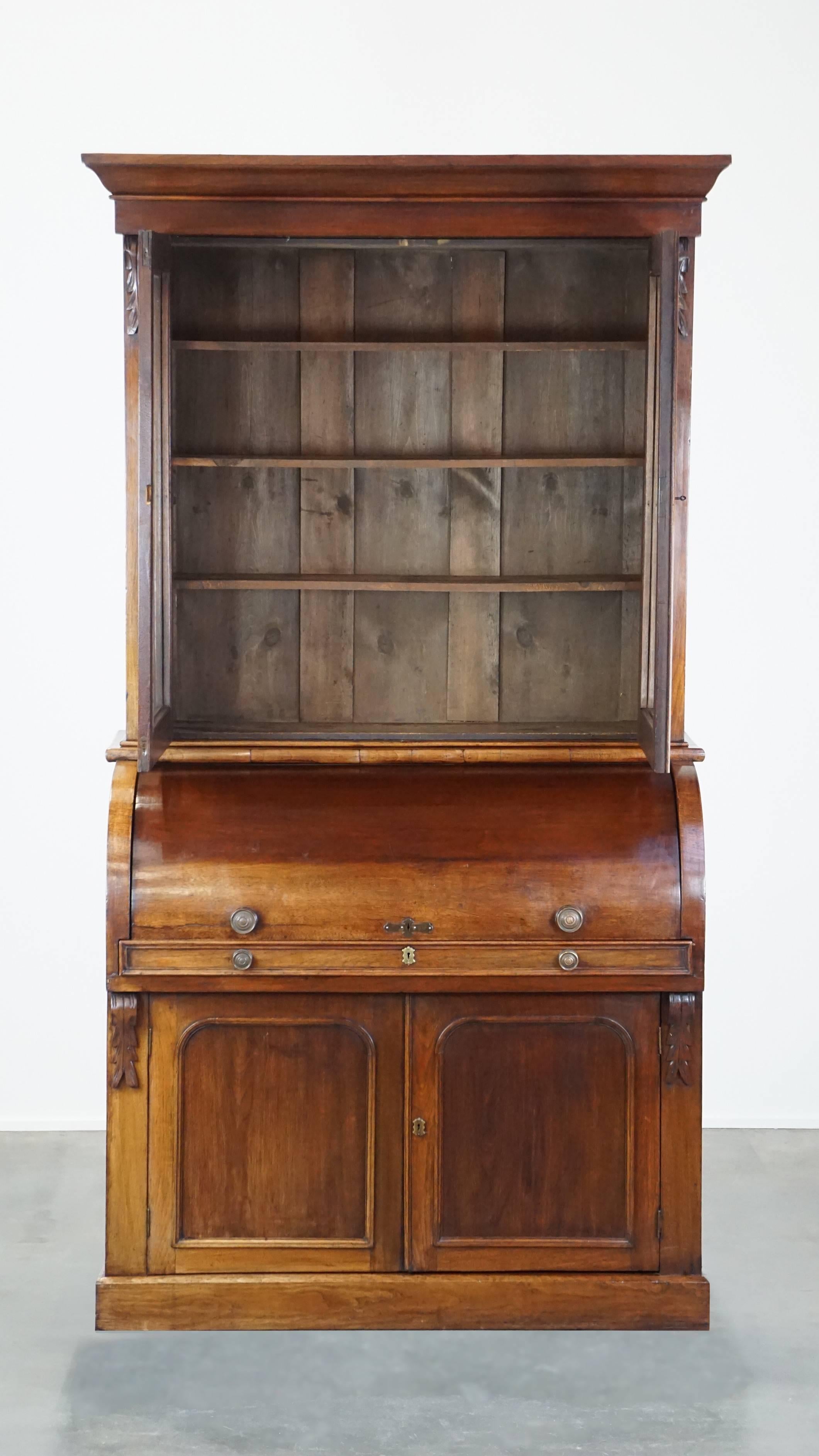 This extremely charming and practical cabinet is a great addition to almost any interior. Because let’s face it, no interior is complete without at least one antique piece, right? This cabinet dates from the mid-19th century and features many