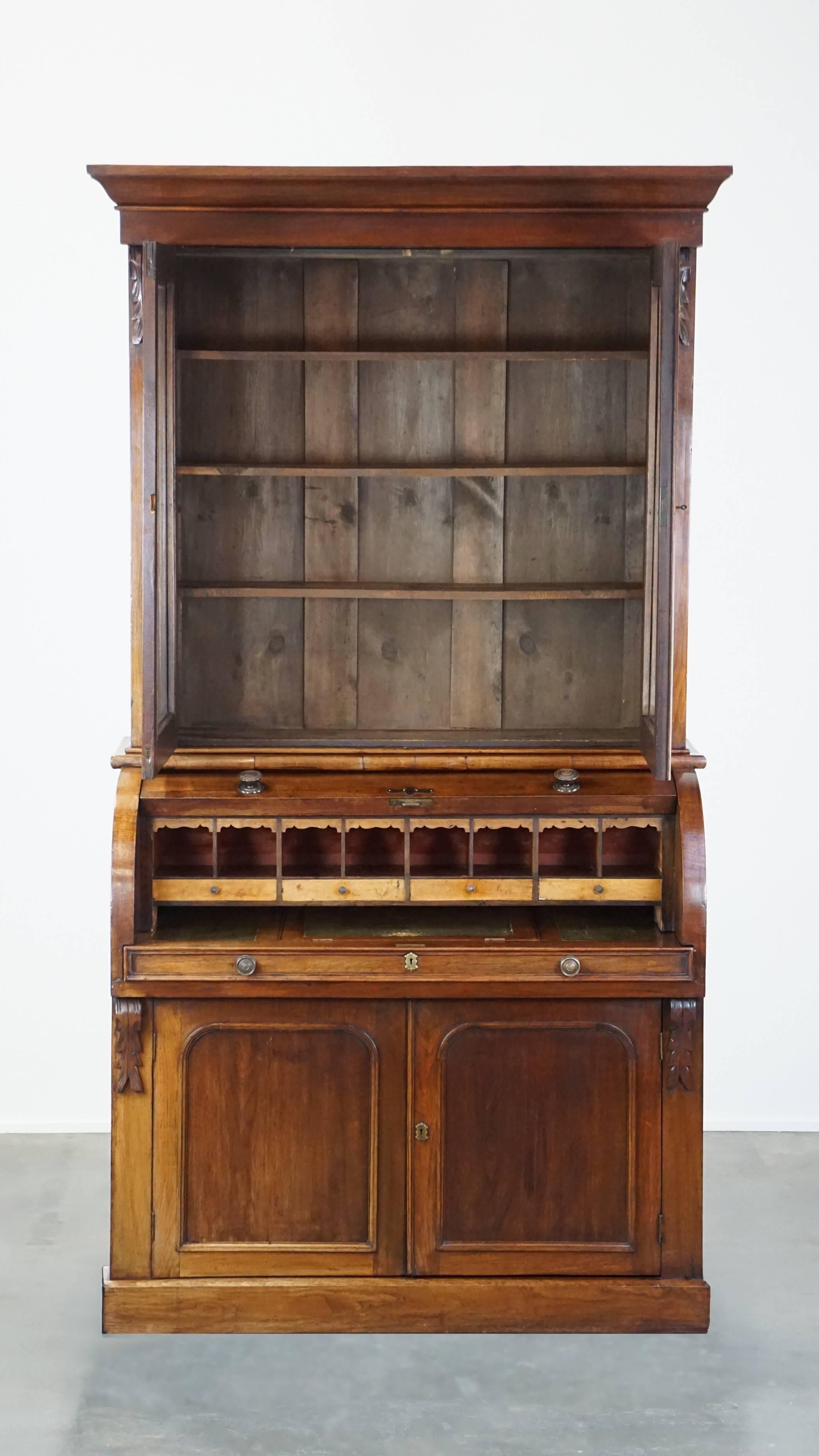 Hand-Crafted Large and practical antique 19th century English wooden bookcase/secretary For Sale