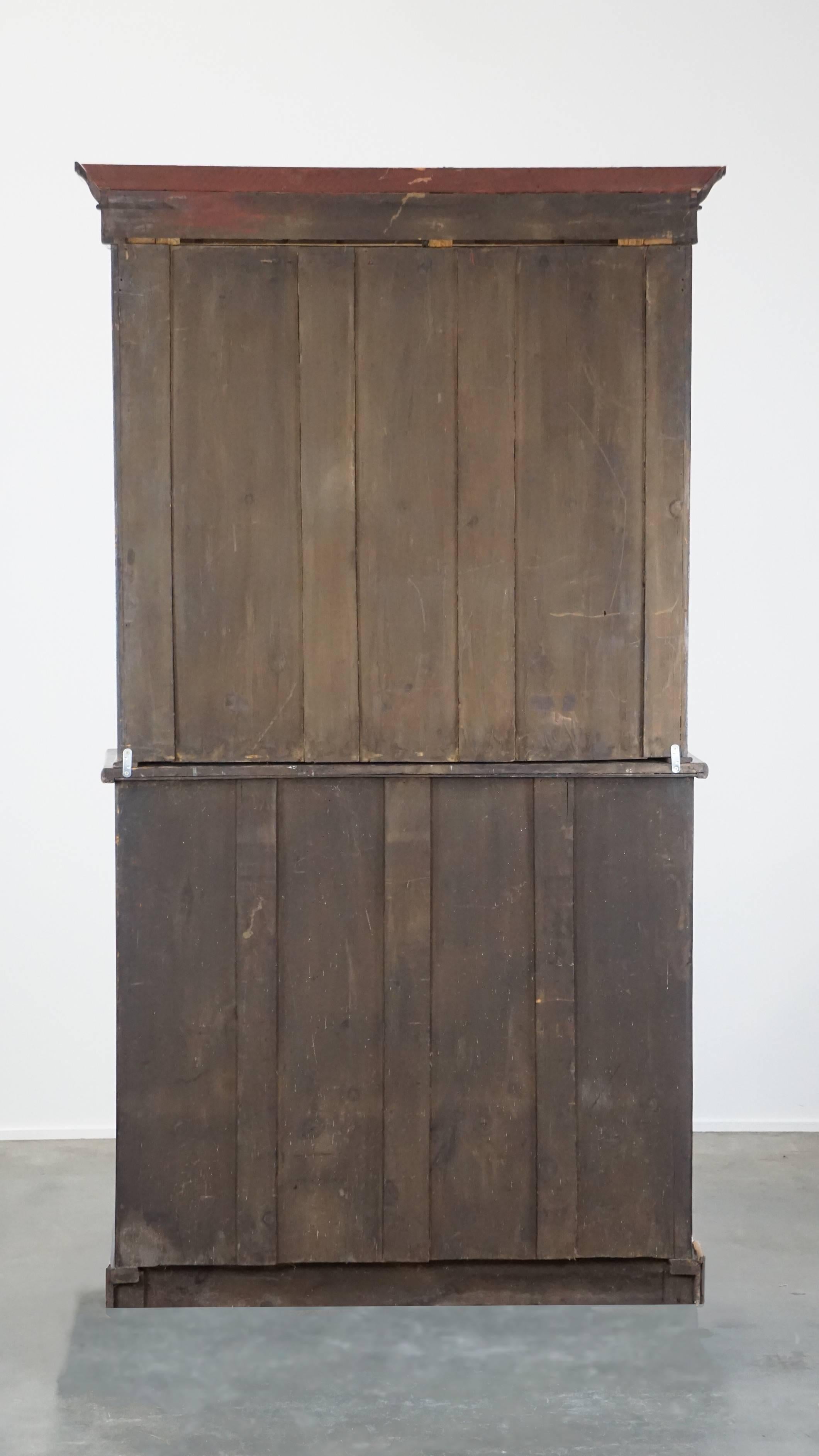Large and practical antique 19th century English wooden bookcase/secretary For Sale 1