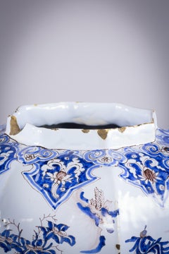 Grand et rare pot de temple couvert de faïence française recouvert de chinoiseries, Nevers, vers 1740