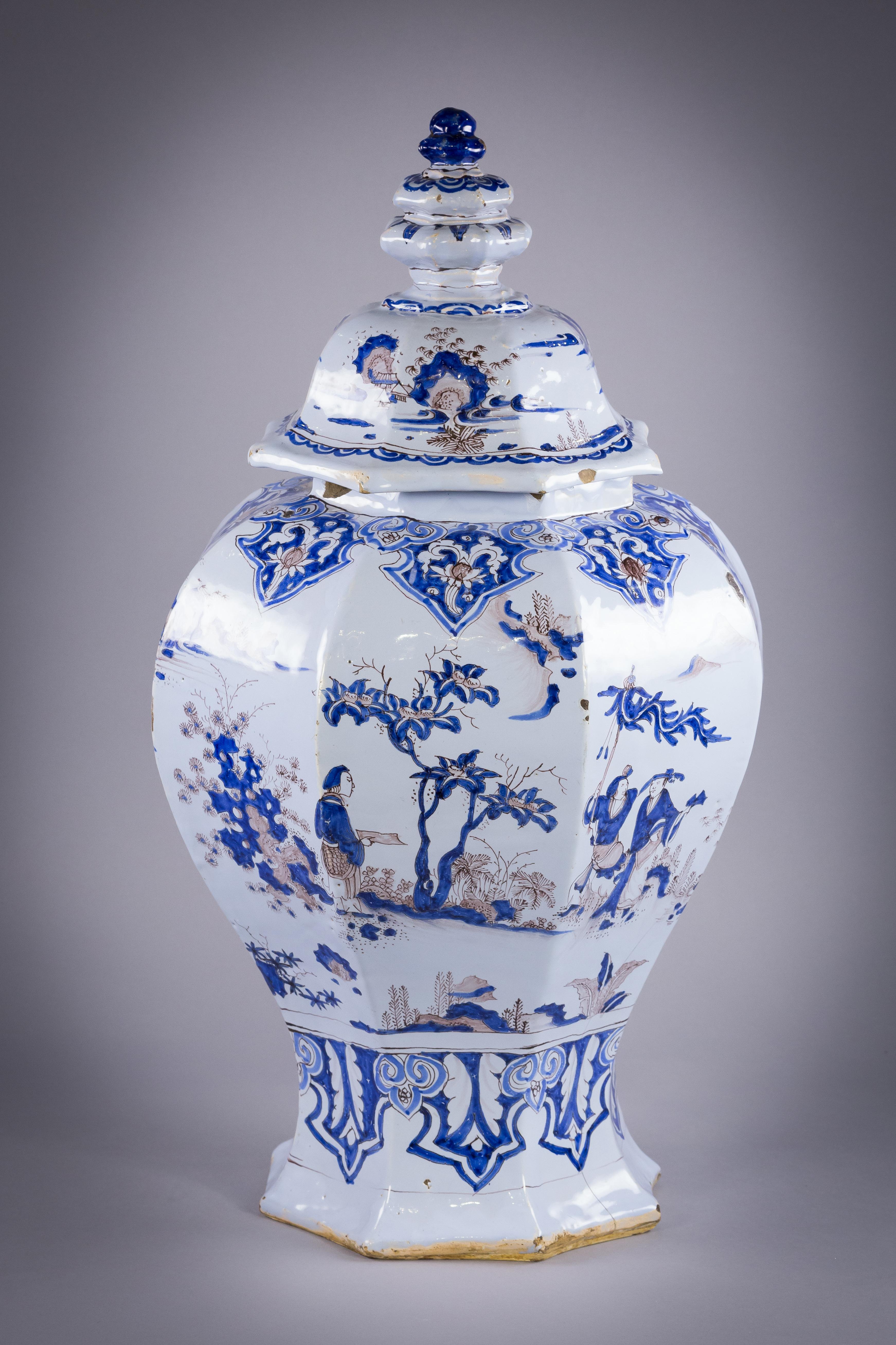 Mid-18th Century Large and Rare French Faience Chinoiserie Covered Temple Jar, Nevers, circa 1740 For Sale