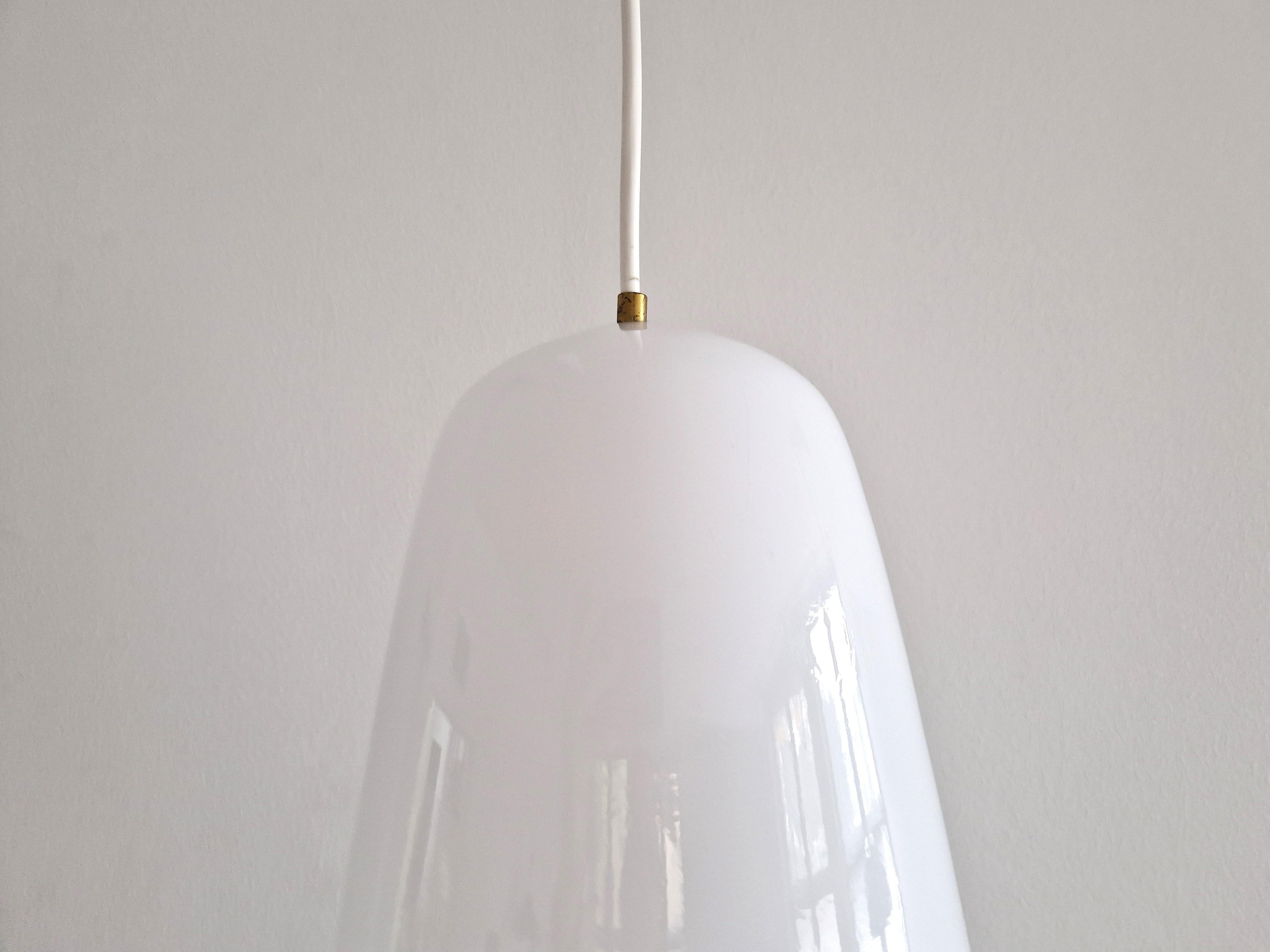 Mid-Century Modern Large and rare white Murano glass pendant lamp by Massimo Vignelli for Venini For Sale