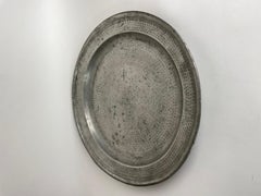 Plato grande y refinado de peltre gustaviano, finales del siglo XVIII Suecia