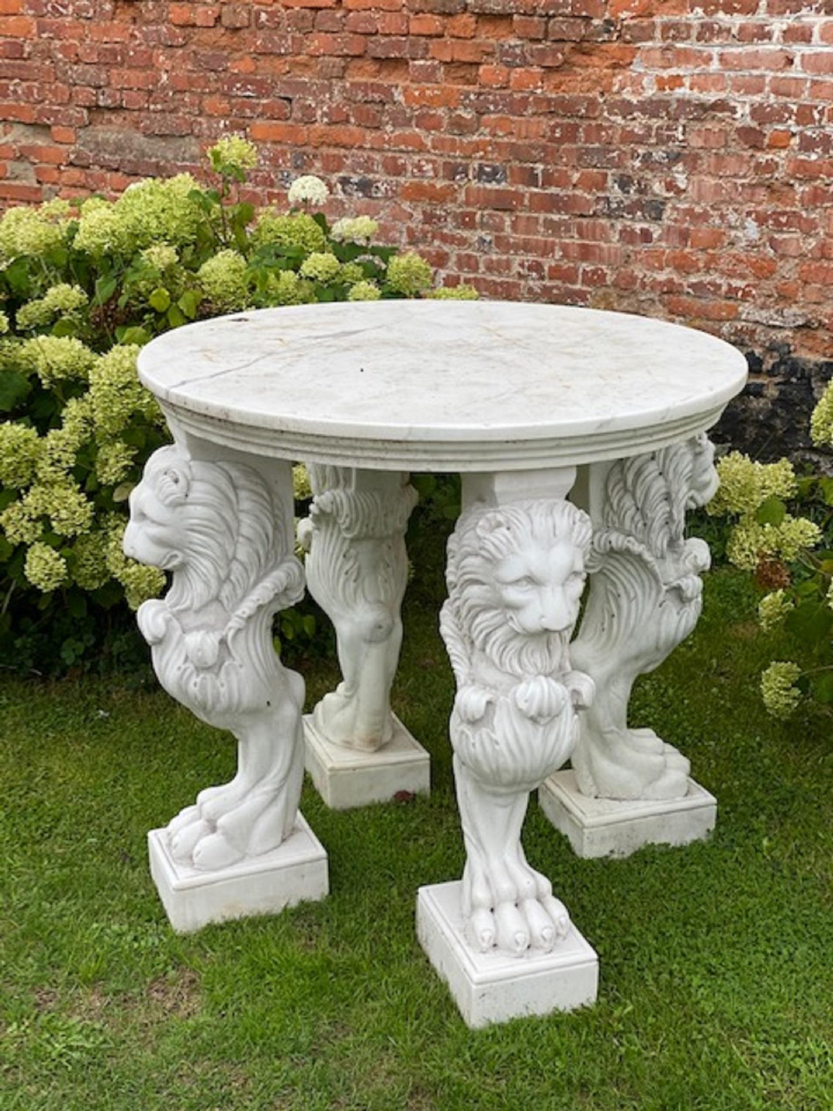 Italian Large and Round Marble Table with Feet in the Shape of Lions, Italy For Sale