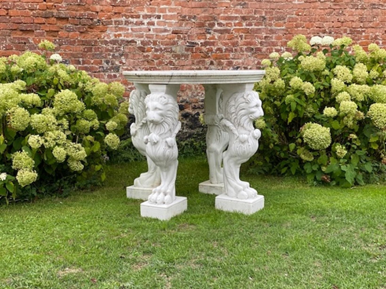 Large and Round Marble Table with Feet in the Shape of Lions, Italy For Sale 3