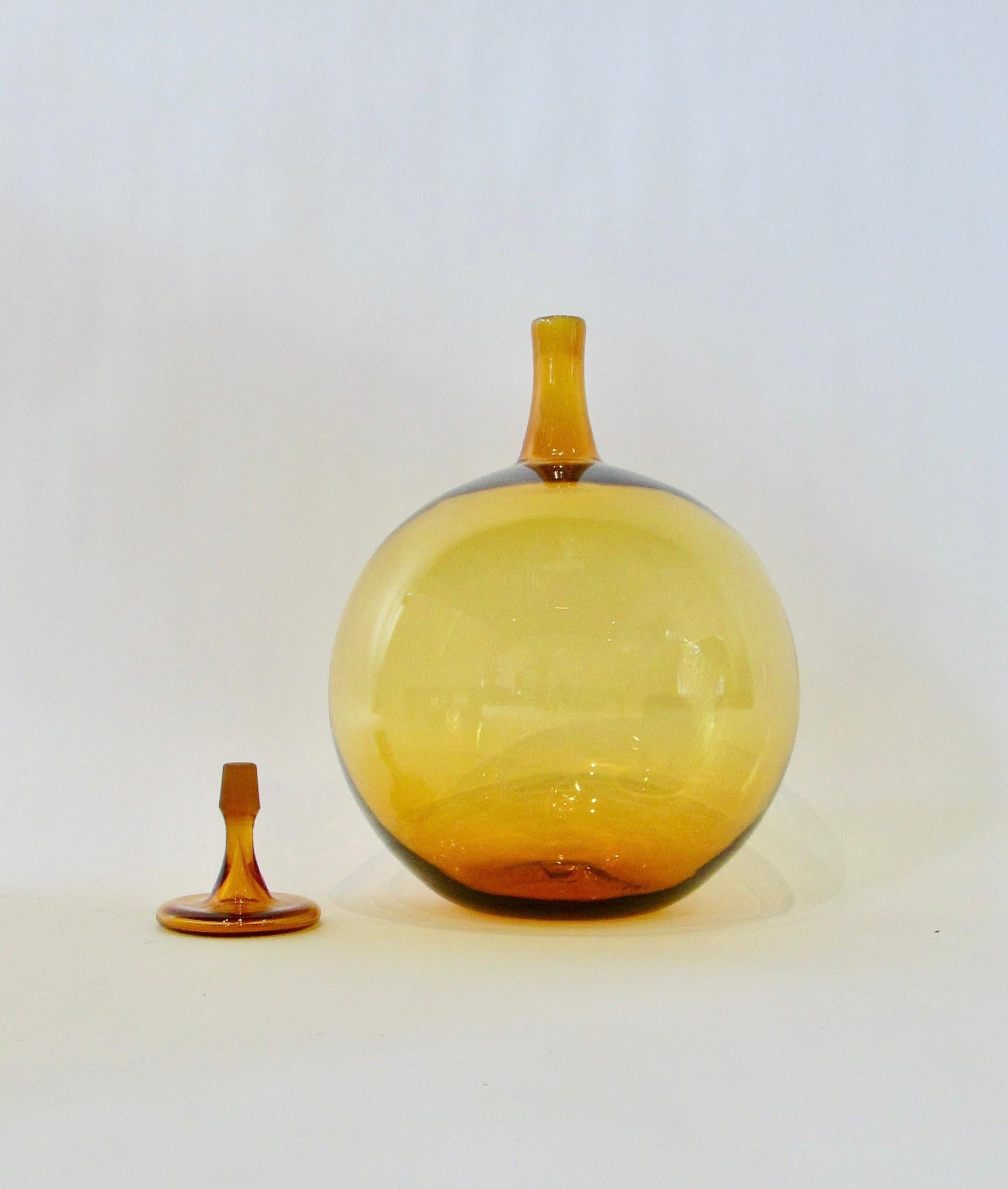 Fait main Grande et rare bouteille Blenko en forme de boule de couleur ambre avec bouchon