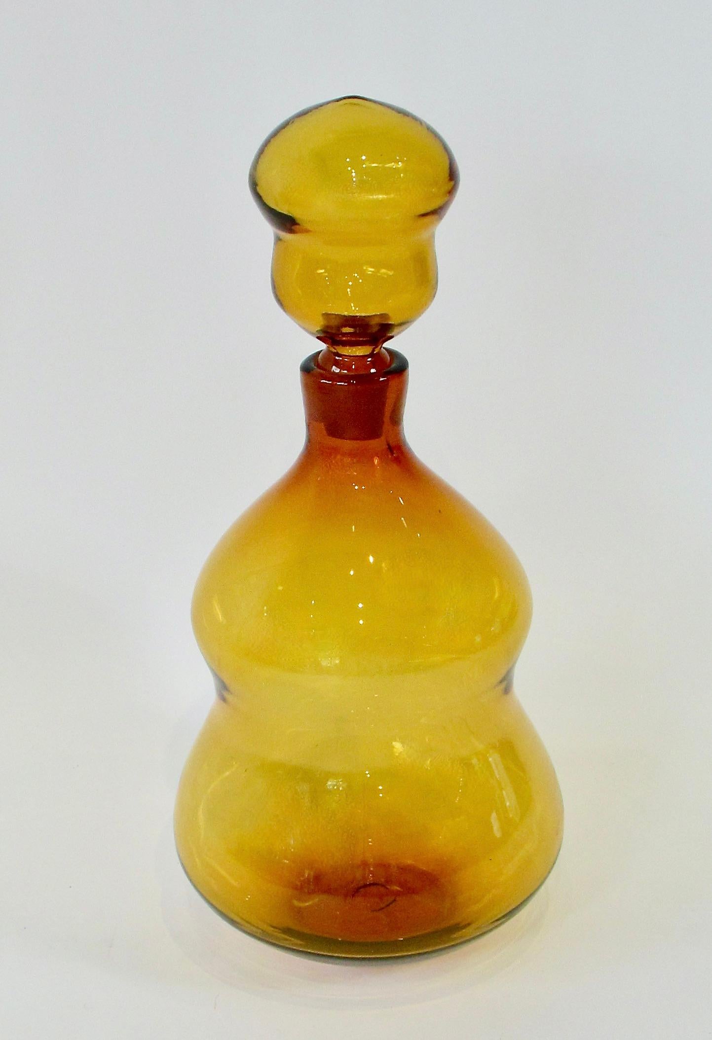 Large and scarce amber tone Blenko bottle with stopper In Good Condition For Sale In Ferndale, MI