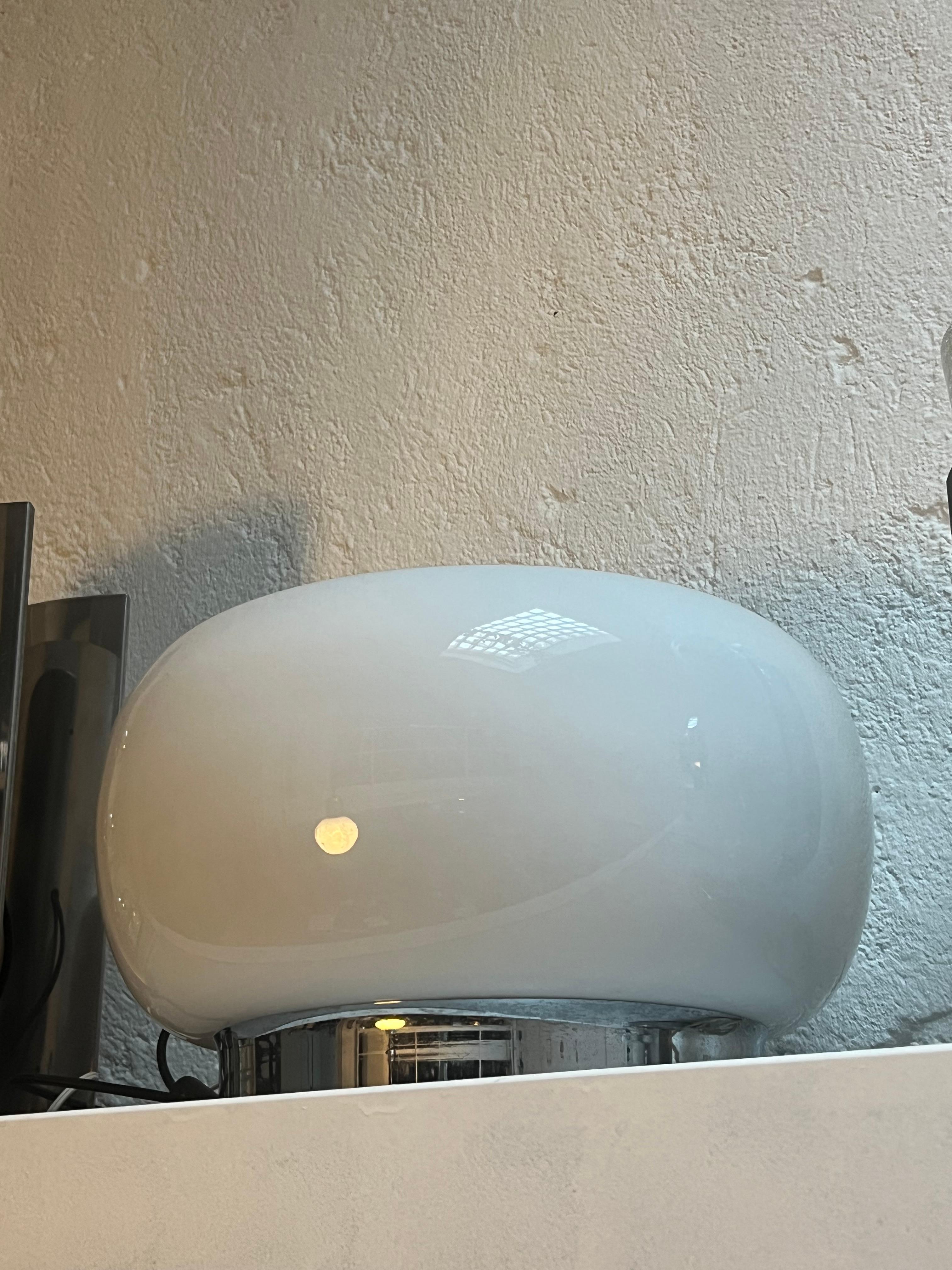 Grande e scultoreo  Lampada da tavolo vintage italiana in vetro opalino, anni '70 in vendita 2