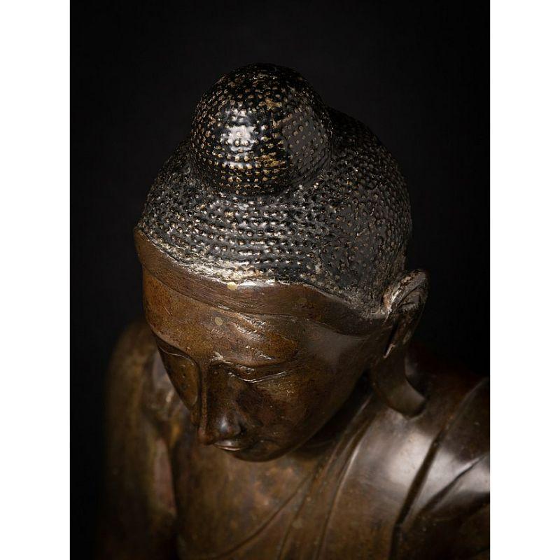 Large and Special Bronze Burmese Mandalay Buddha from Burma For Sale 4