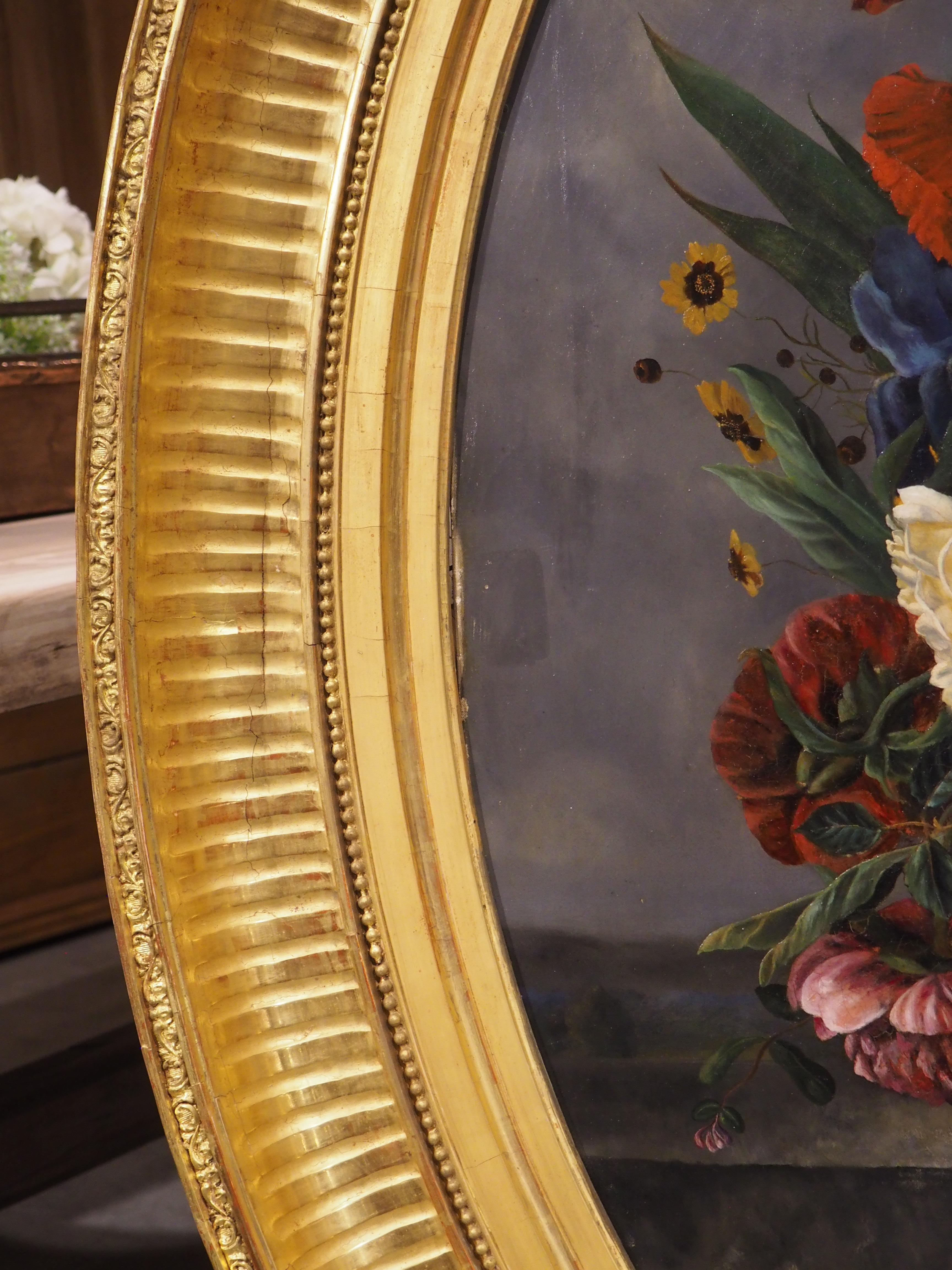 Grande y llamativo óleo ovalado francés antiguo Nature Morte Floral, c. 1850 Tallado a mano en venta