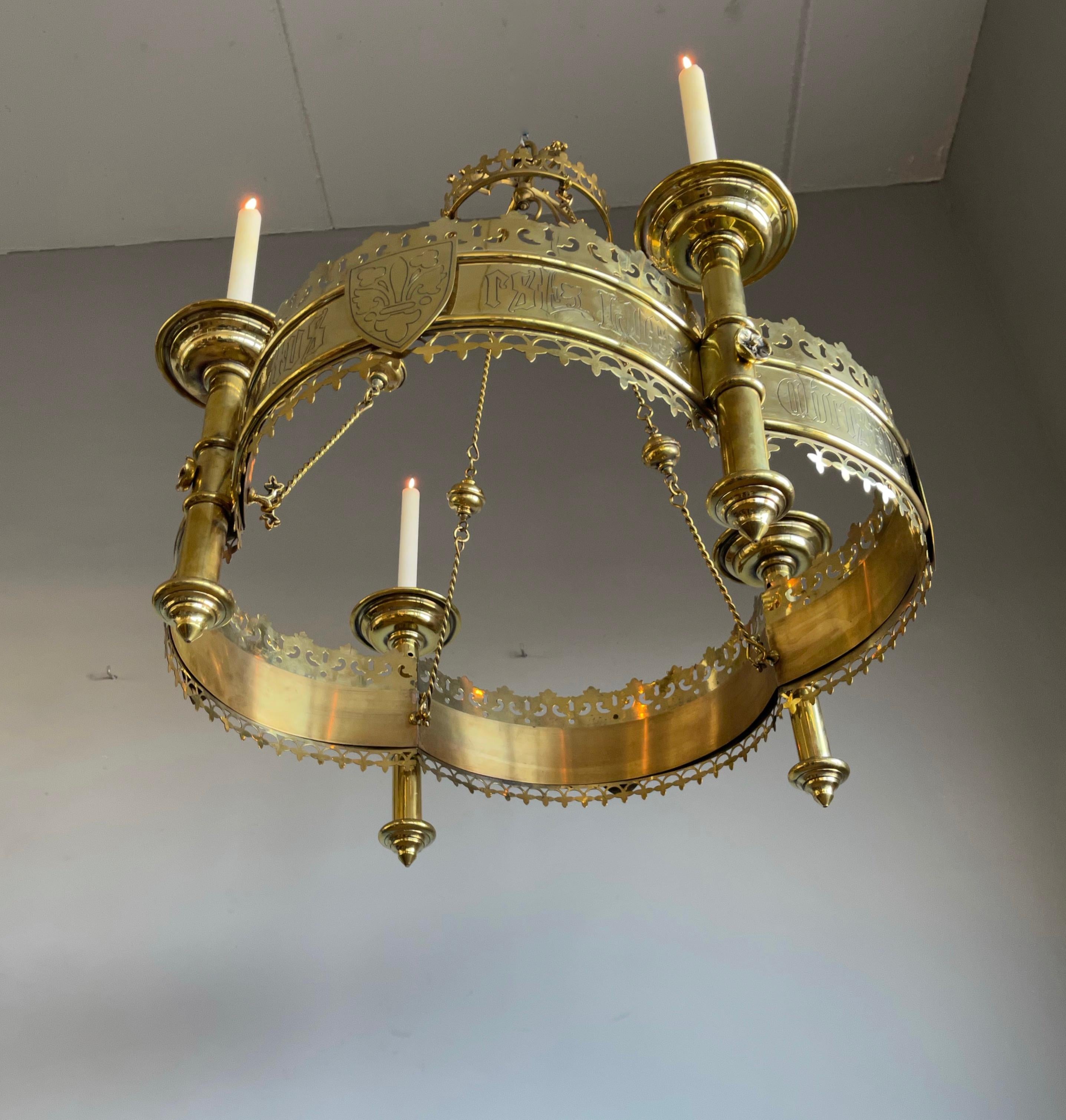 Großer und auffälliger Kerzenleuchter aus Bronze und Messing im gotischen Revival-Stil, Advent Wreath (Französisch) im Angebot