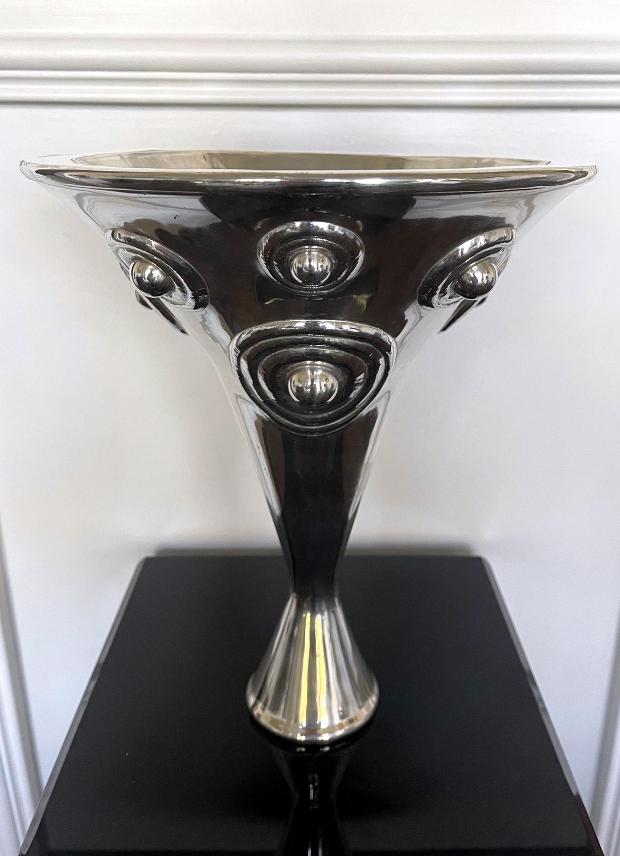 Large and Stunning Sculptural Silver Vessel Graziella Laffi In Good Condition For Sale In Atlanta, GA