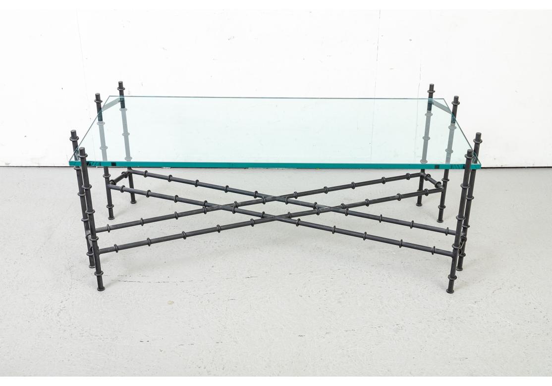 Großer und stilvoller Cocktailtisch aus Kunstbambus (Metall) im Angebot