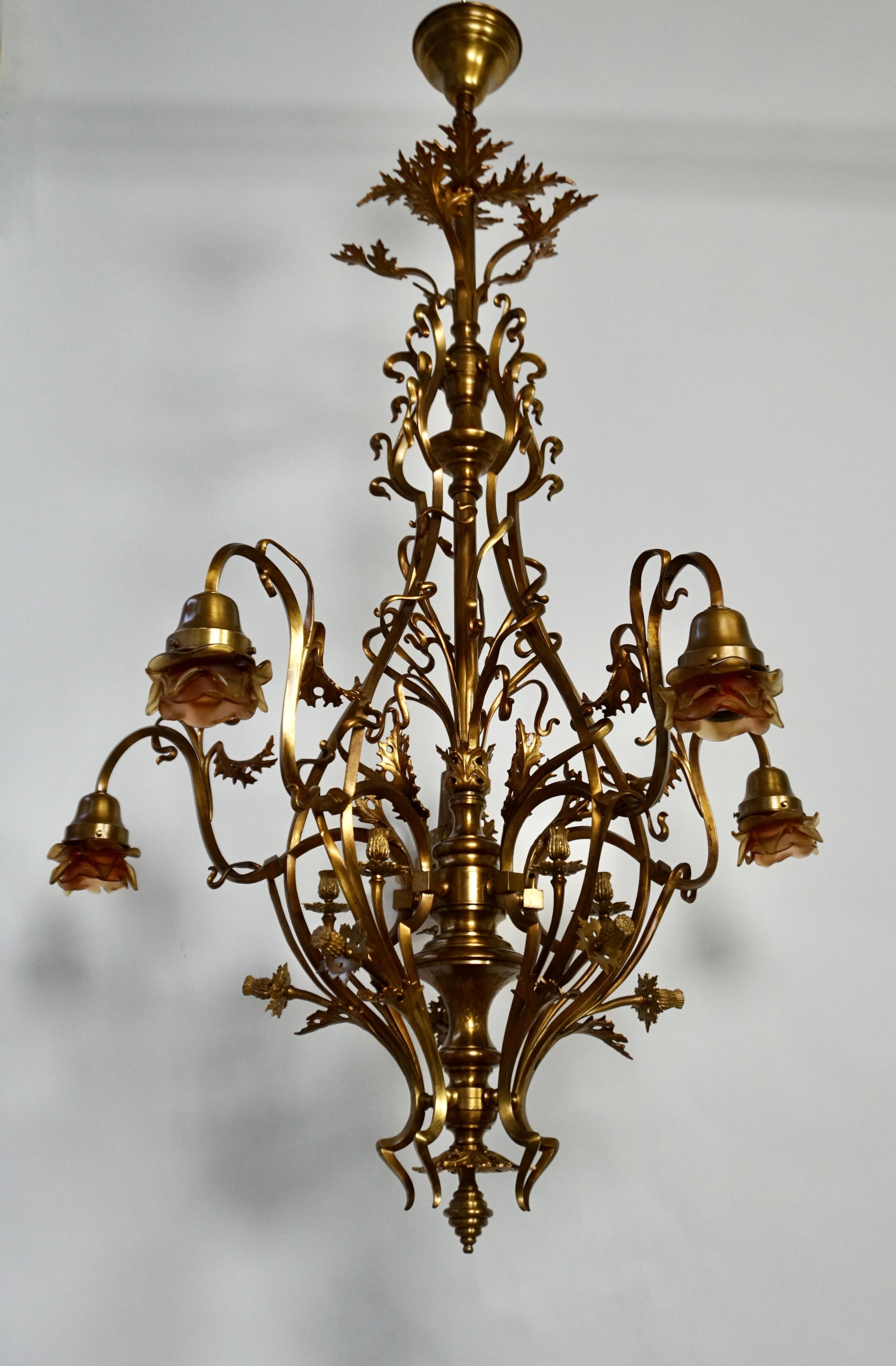 Großer und hochwertiger Art nouveau-Kronleuchter mit 5 Leuchten in bester Qualität, Elegant und Exquisite (Handgefertigt) im Angebot