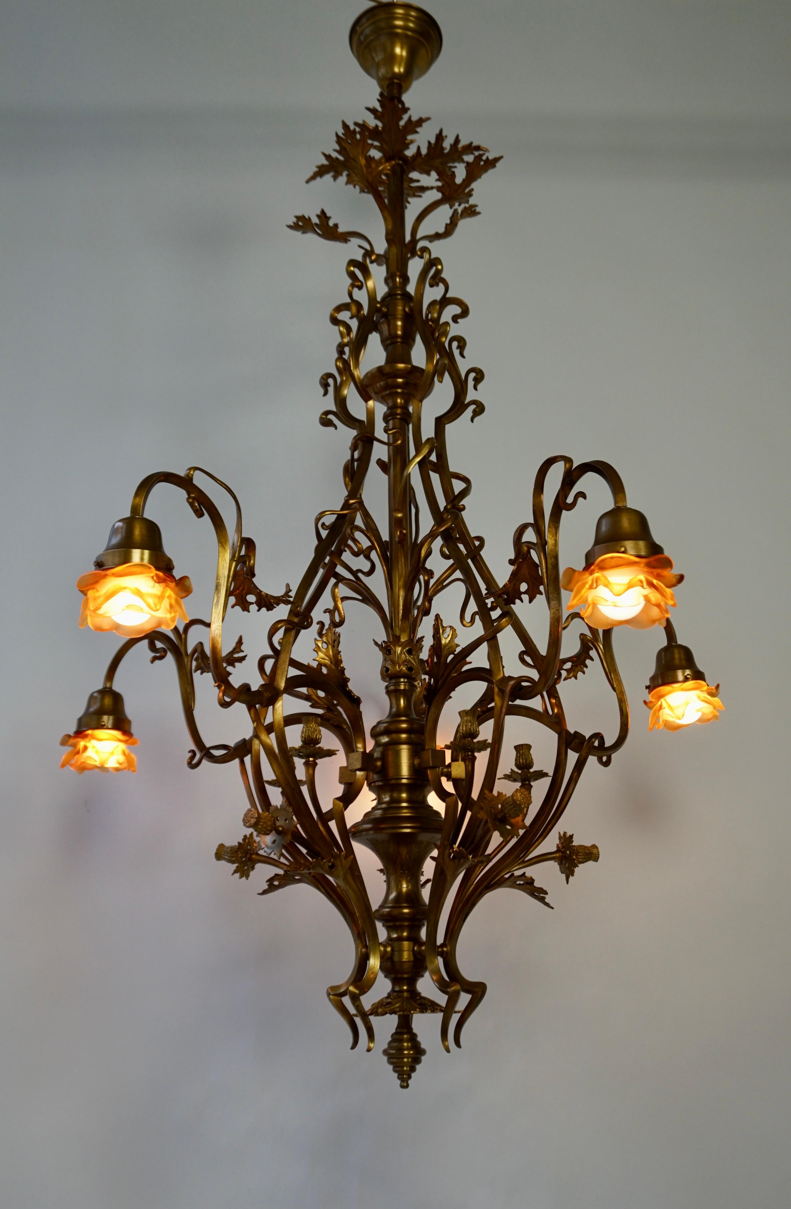 Fait main Grand et de grande qualité, élégant et exquis lustre Art Nouveau à 5 lumières en vente