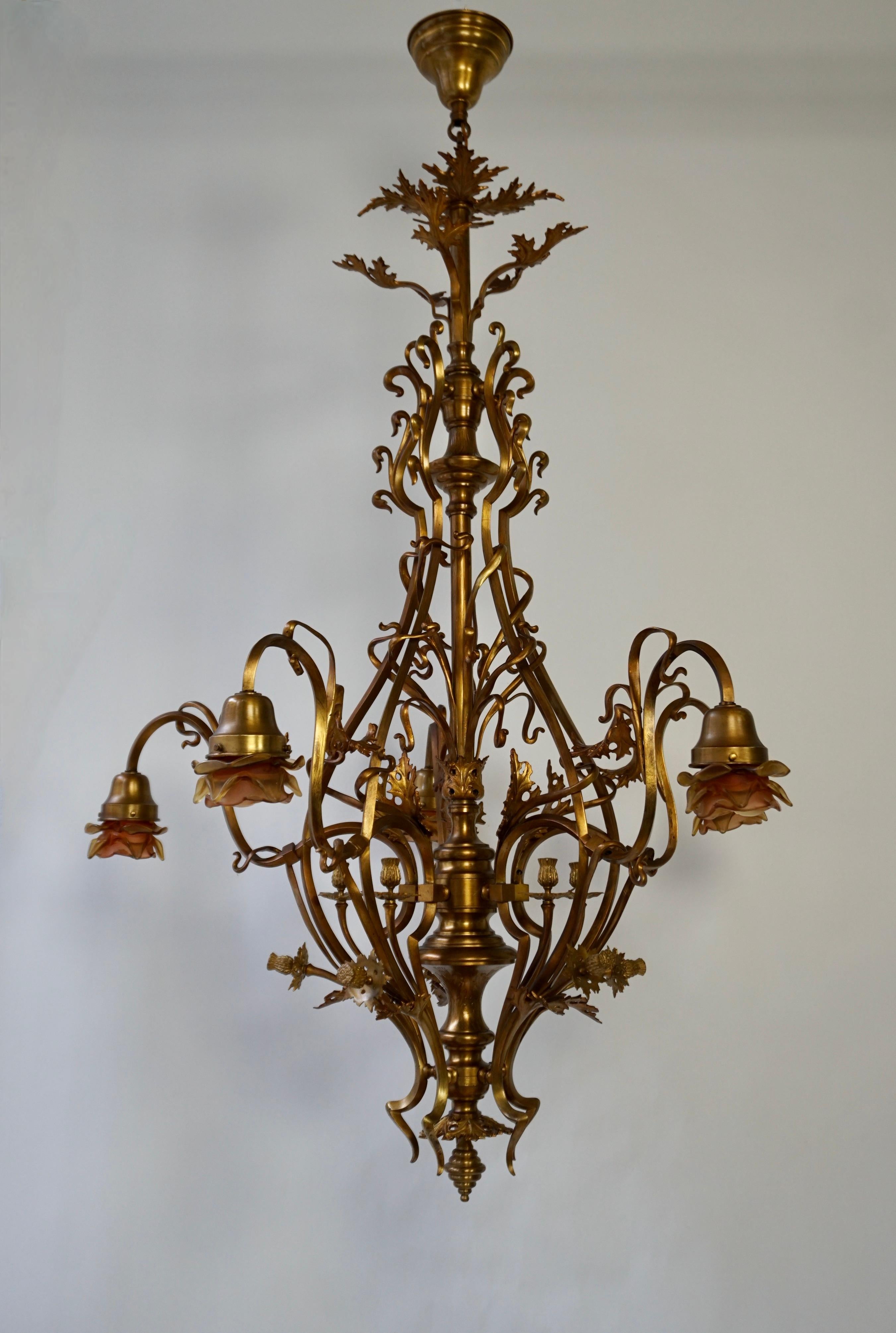 Grand et de grande qualité, élégant et exquis lustre Art Nouveau à 5 lumières Bon état - En vente à Antwerp, BE