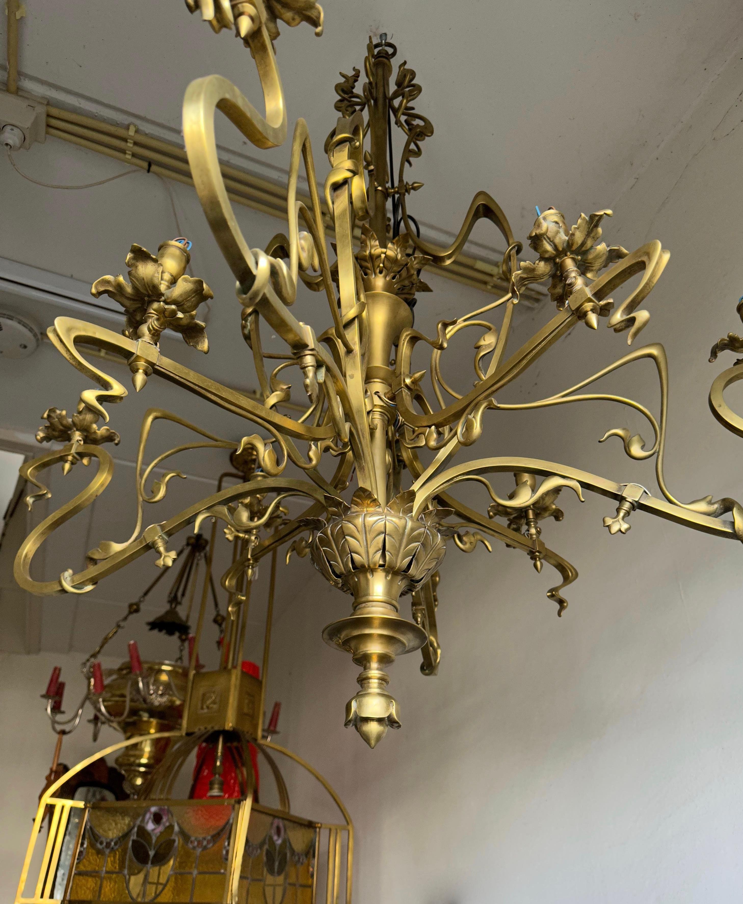 Large and Top Quality, Elegant & Exquisite Bronze 8 Light Art Nouveau Chandelier For Sale 10