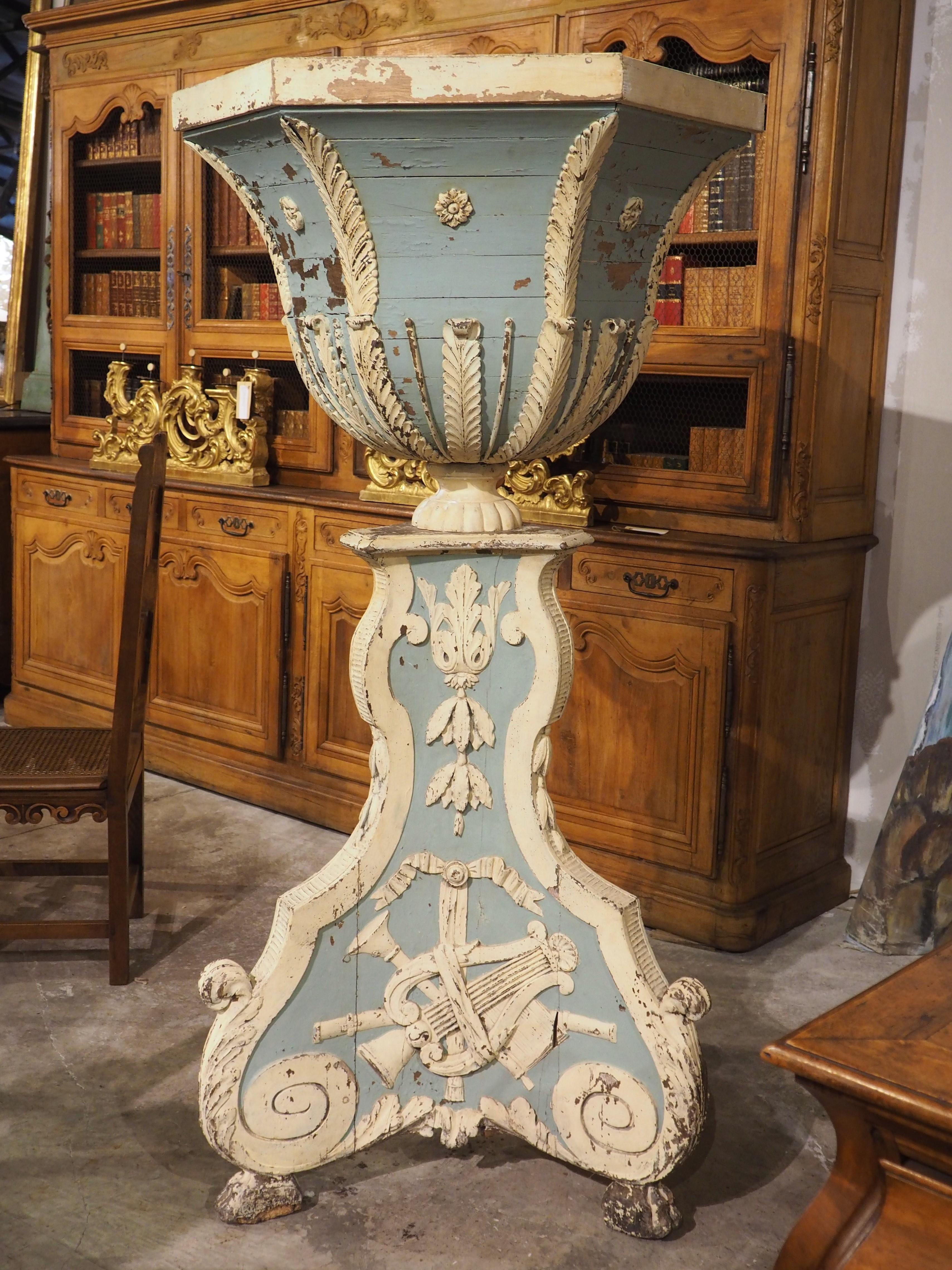 Large and Unique 18th Century Painted Wooden Jardinière from Bruges For Sale 10