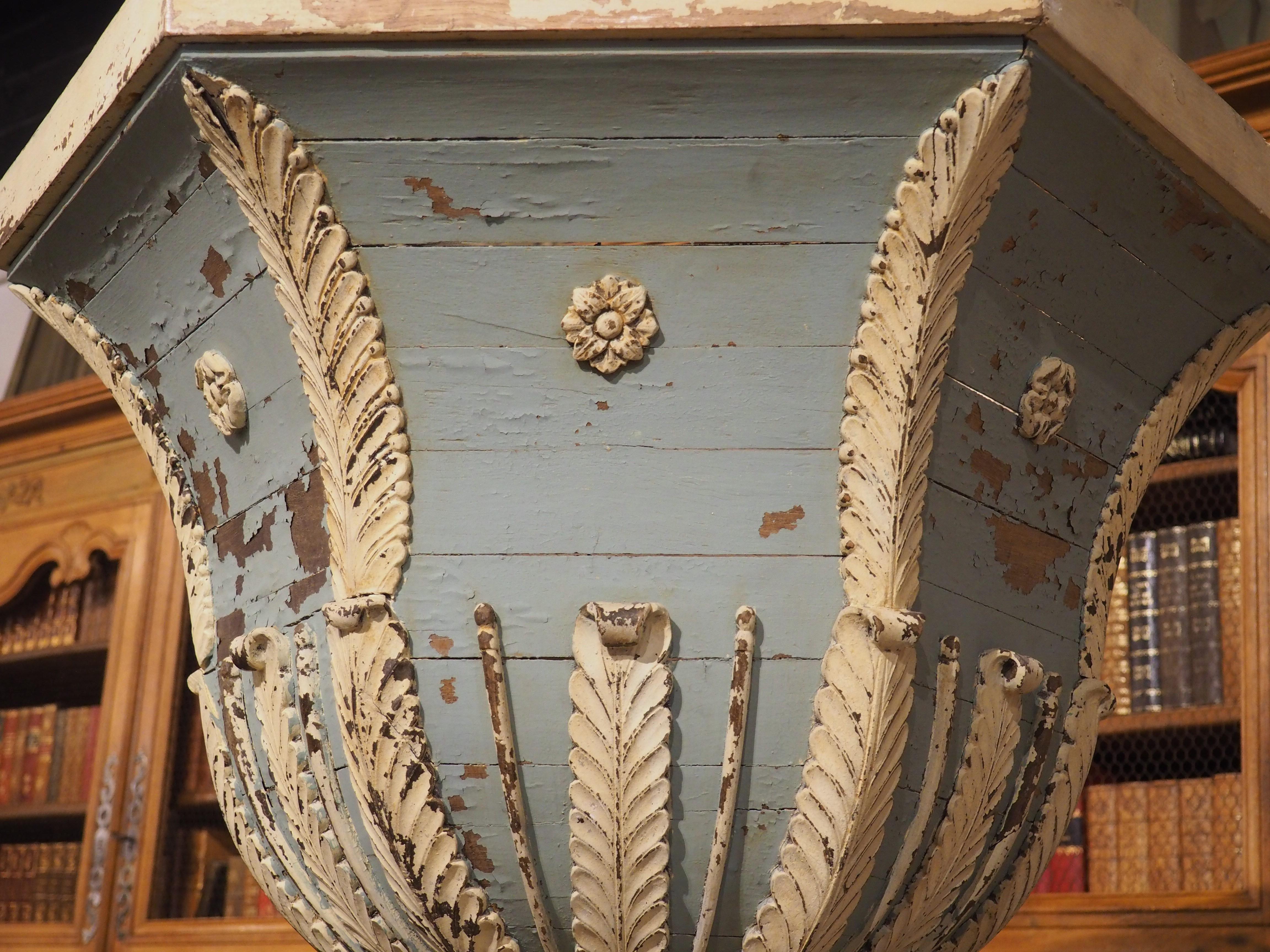 Large and Unique 18th Century Painted Wooden Jardinière from Bruges In Good Condition For Sale In Dallas, TX