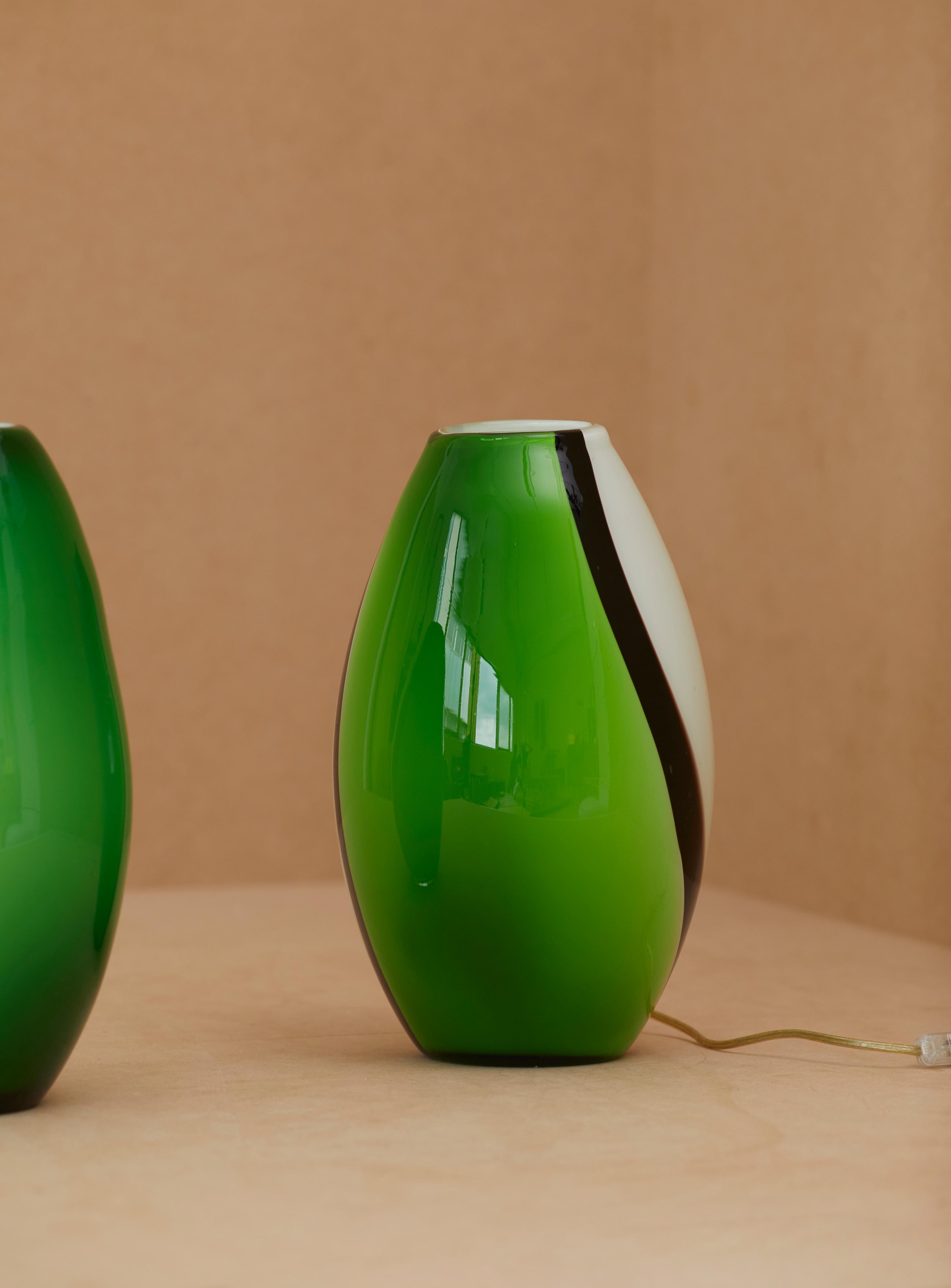 Large and Unique 1990s Hand Blown Table Lamps in Green Murano Glass 'Europe' In Good Condition In MONTREUIL, FR