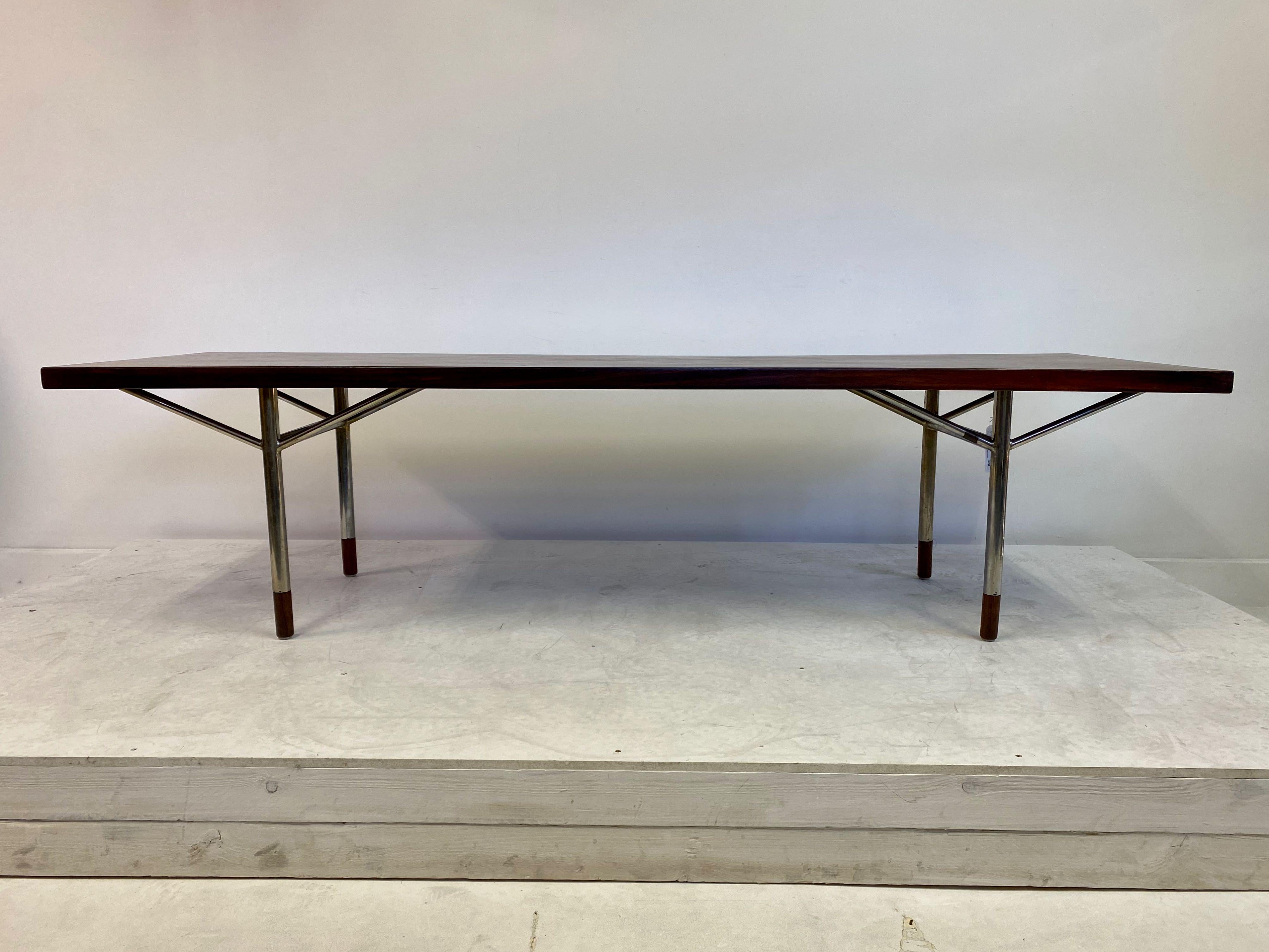 Unique coffee table

Rosewood top

Aluminium legs with rosewood feet

Attributed to Arne Vodder

Made on request for an employee at Sibast

Fantastic grained rosewood

Denmark, 1960s.