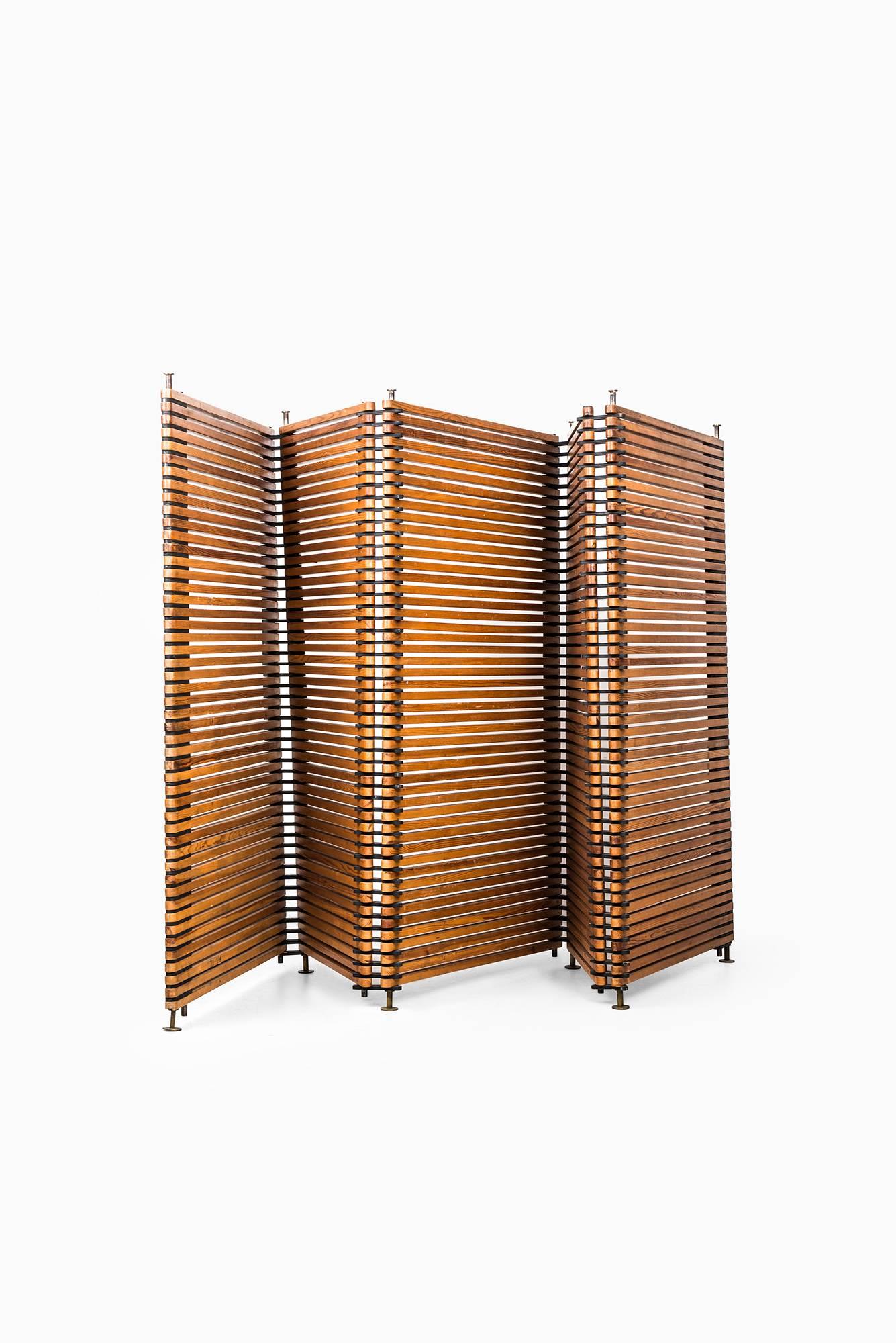 Mid-20th Century Large and Unique Room Divider in Oregon Pine Produced in Finland
