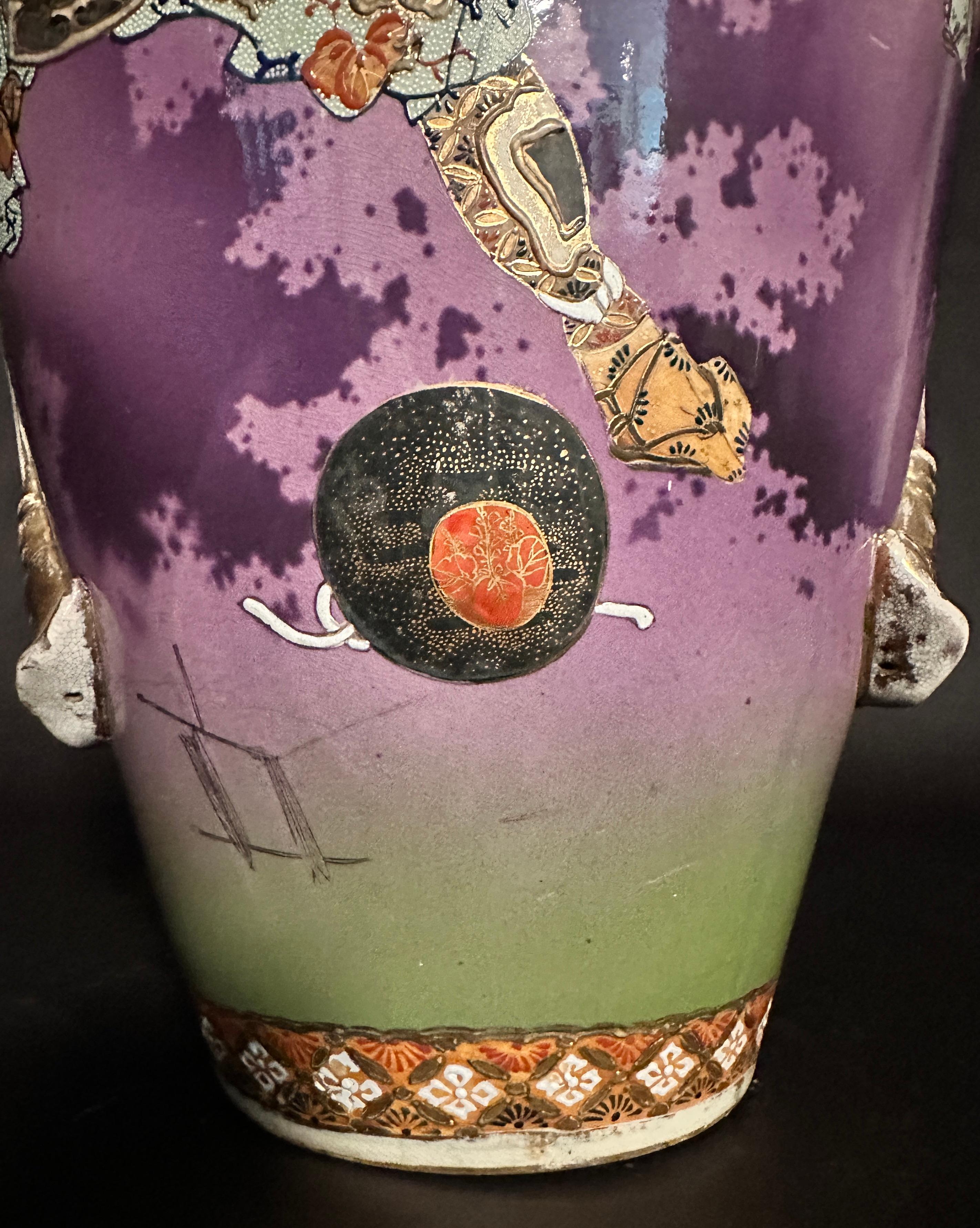 XX secolo Vaso Satsuma grande e insolito con samurai in vendita