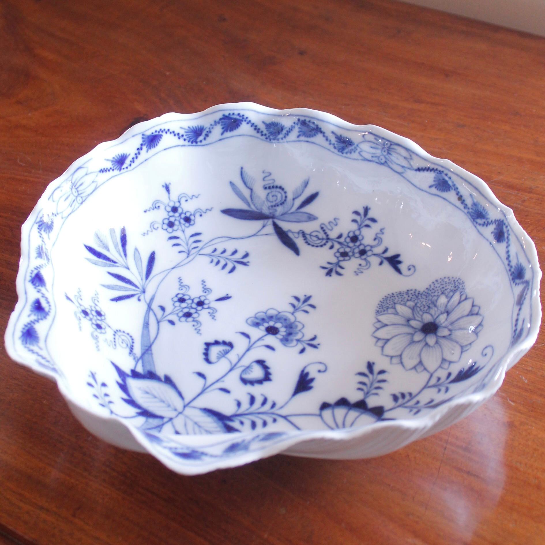 Rococo Large And Unusual Shell Shaped Antique Meissen Porcelain Bowl, 19th Century For Sale