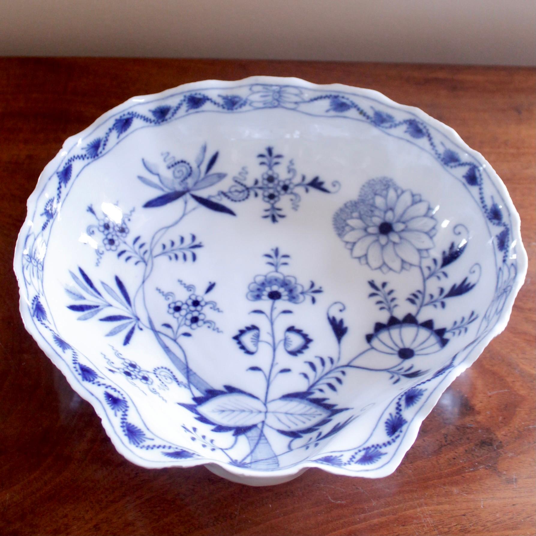 Grand bol en porcelaine de Meissen Porcelain en forme de coquillage, 19ème siècle Bon état - En vente à Free Union, VA