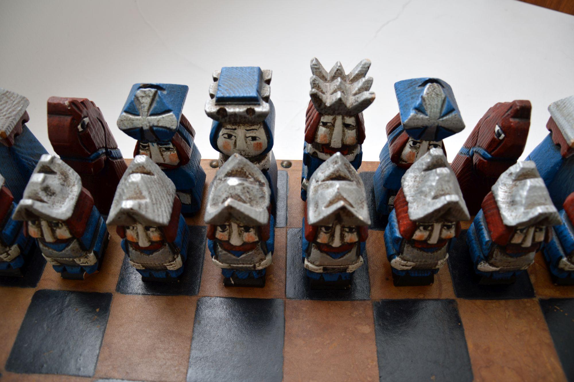 Large and Unusual Vintage Leather Bound Chess Set In Good Condition In London, GB