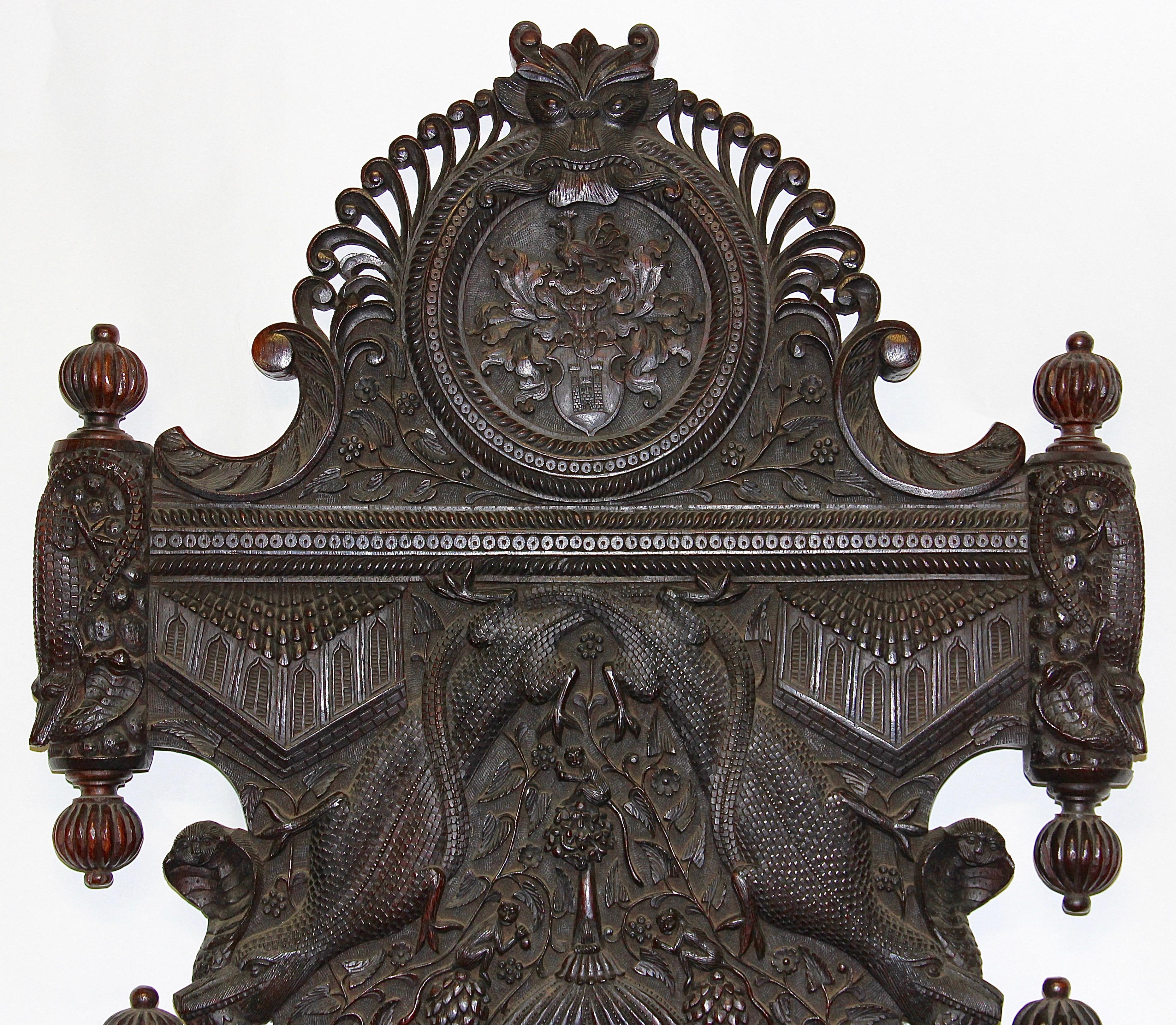 Großer und sehr dekorativer antiker Thronsessel aus Massivholz, 19. Jahrhundert im Zustand „Relativ gut“ im Angebot in Berlin, DE