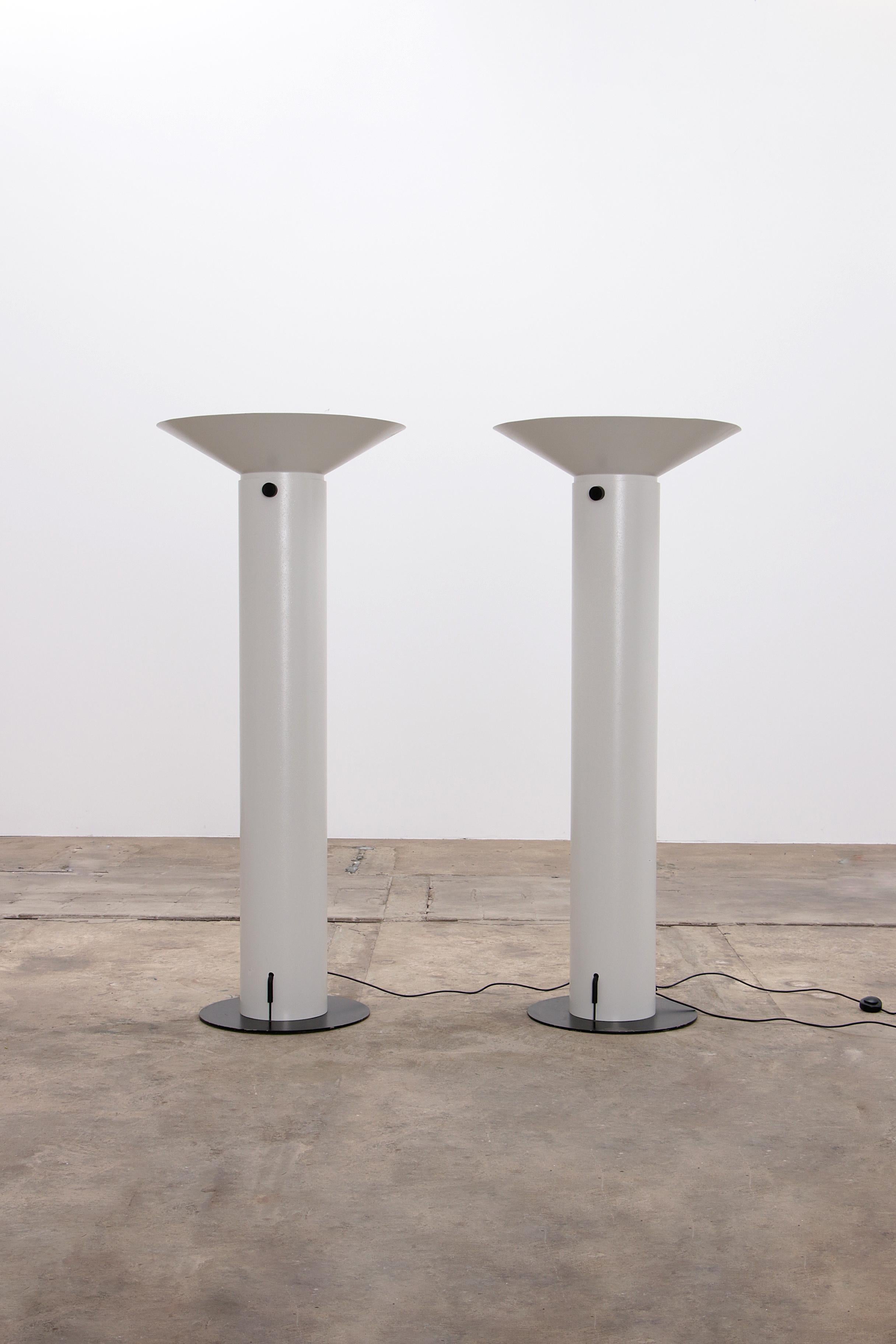 We have a very rare set of two very sturdy tall and large standing lamps.

A Design By Elio Martinelli

Made of fiberglass in white on a black metal base.
At the top is a lamp with an E40 Fitting to a gradient of E 27
The E27 lamp is in it NOW, it