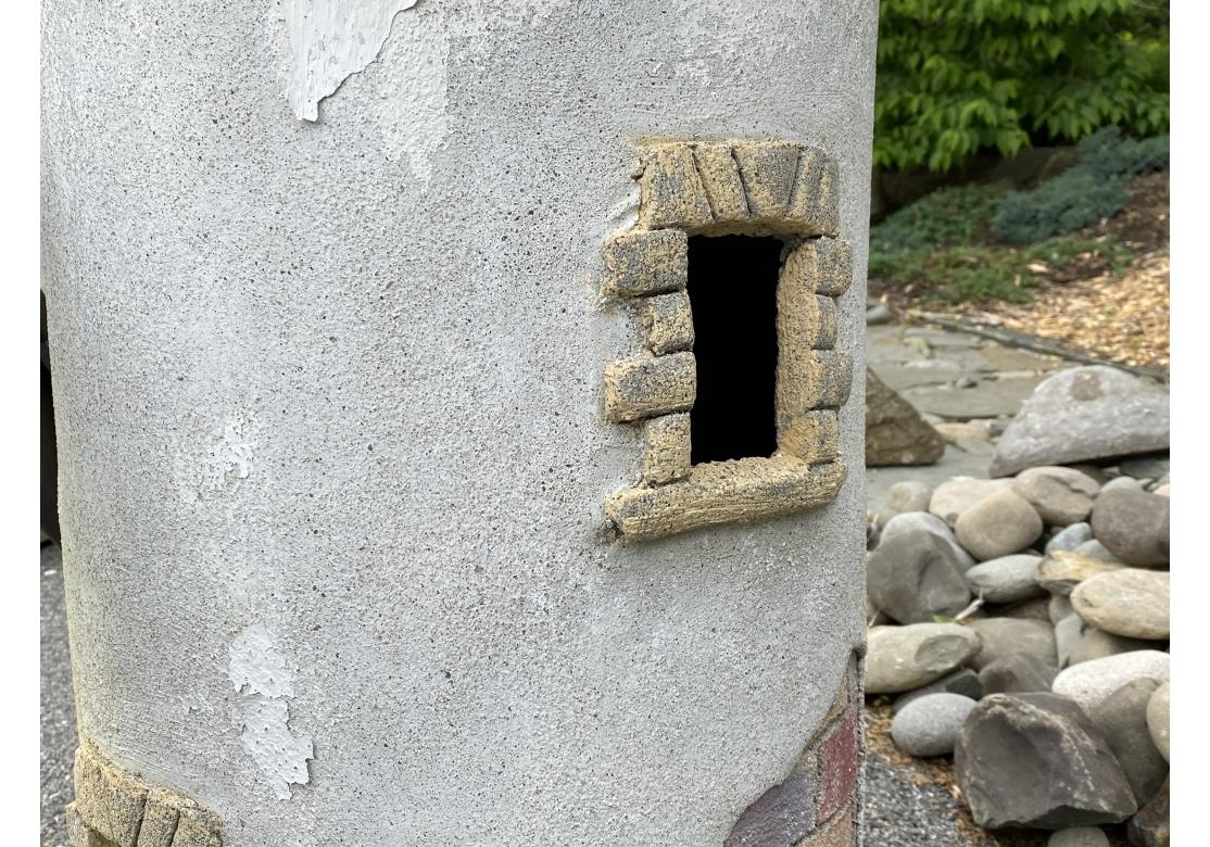 Cuivre Grand moulin à vent en pierre moulée Sculpture de jardin fantaisiste en vente