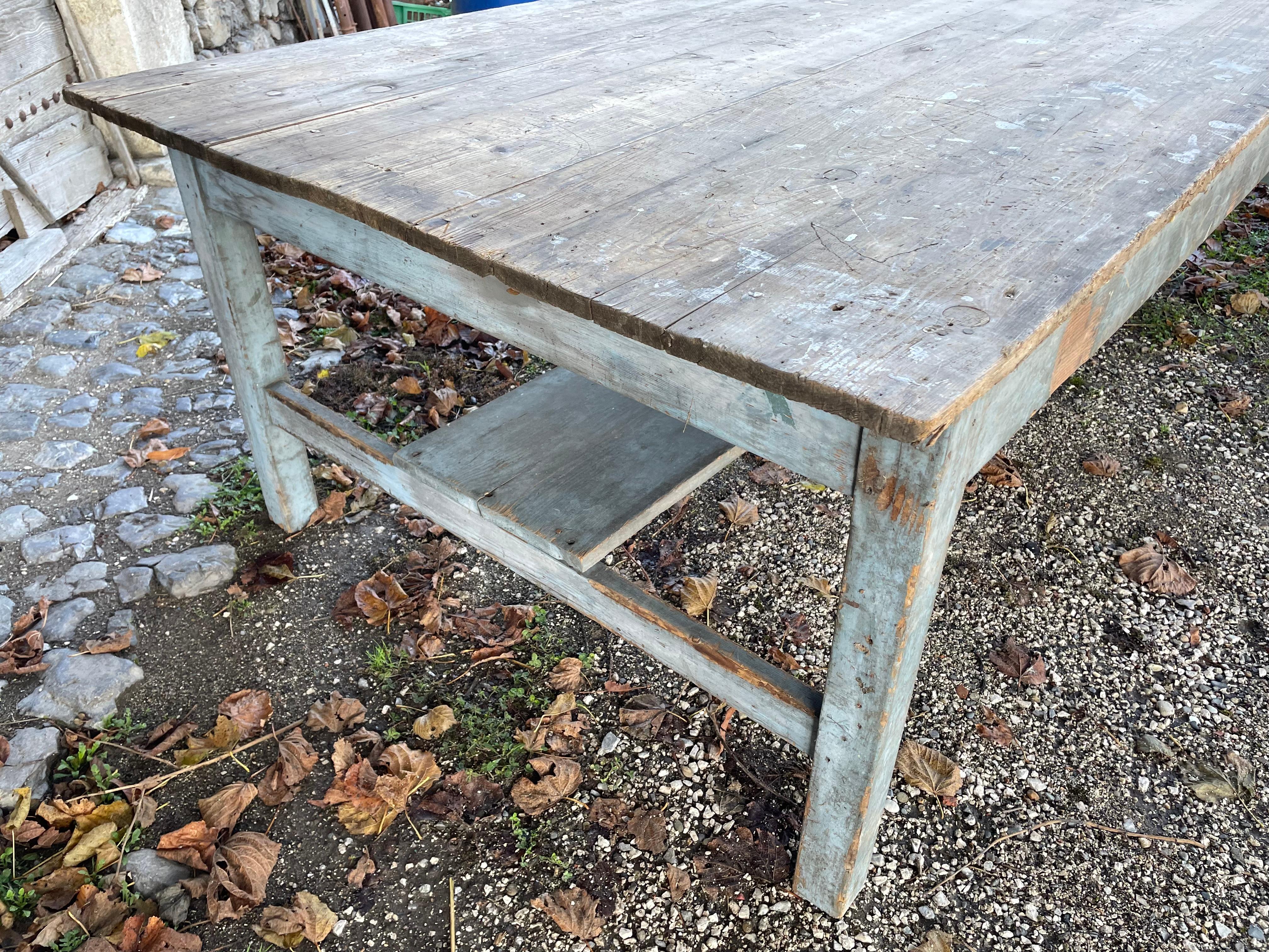 Large and wide old farm table For Sale 13