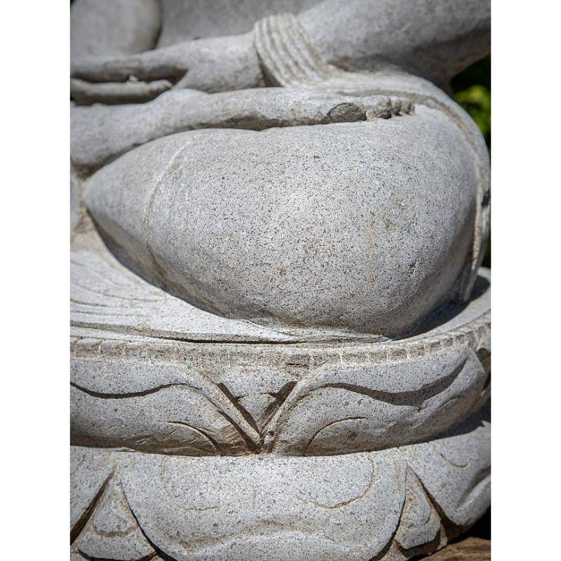 Grande statue de Bouddha en pierre Andesite d'Indonésie en vente 7