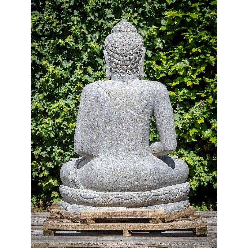Grande statue de Bouddha en pierre Andesite d'Indonésie en vente 12