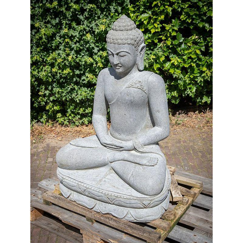 Grande statue de Bouddha en pierre Andesite d'Indonésie en vente 1