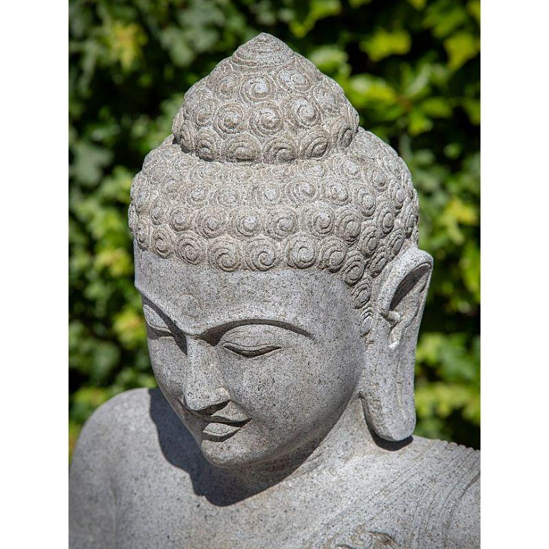 Grande statue de Bouddha en pierre Andesite d'Indonésie en vente 2