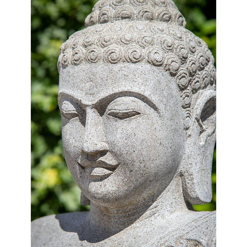 Grande statue de Bouddha en pierre Andesite d'Indonésie en vente 3