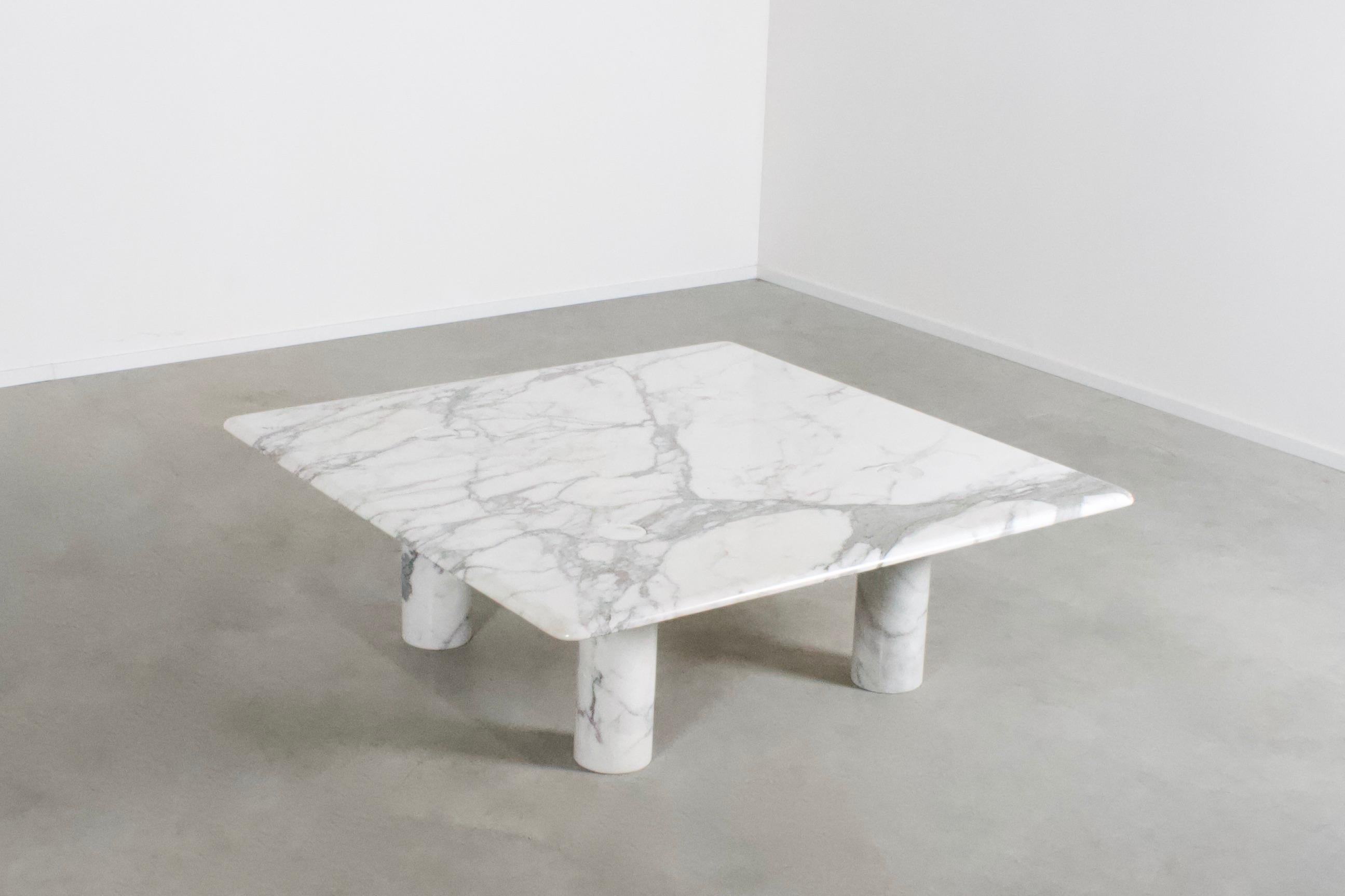 Large marble coffee table by Angelo Mangiarotti in very good condition.

This sculptural coffee table is manufactured by Up&Up, Italy in the 1970s.

Both the top and legs are executed in beautiful Carrara marble.

The heavy top rests on the column