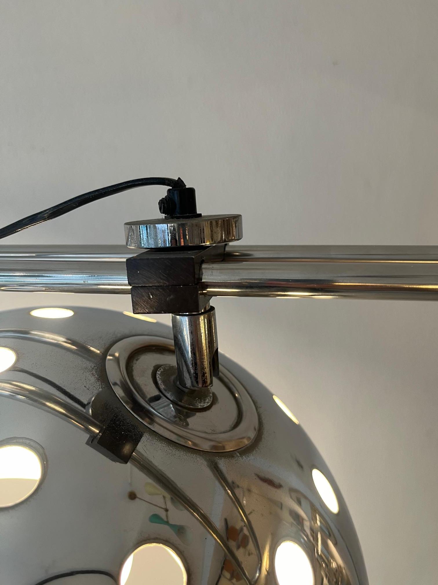 Gran lámpara de pie angular cromada producida por Zonca Italia ca. 1970s en venta 3