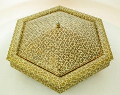 Grande boîte à bijoux hexagonale à incrustation de mosaïque anglo-indienne années 1950