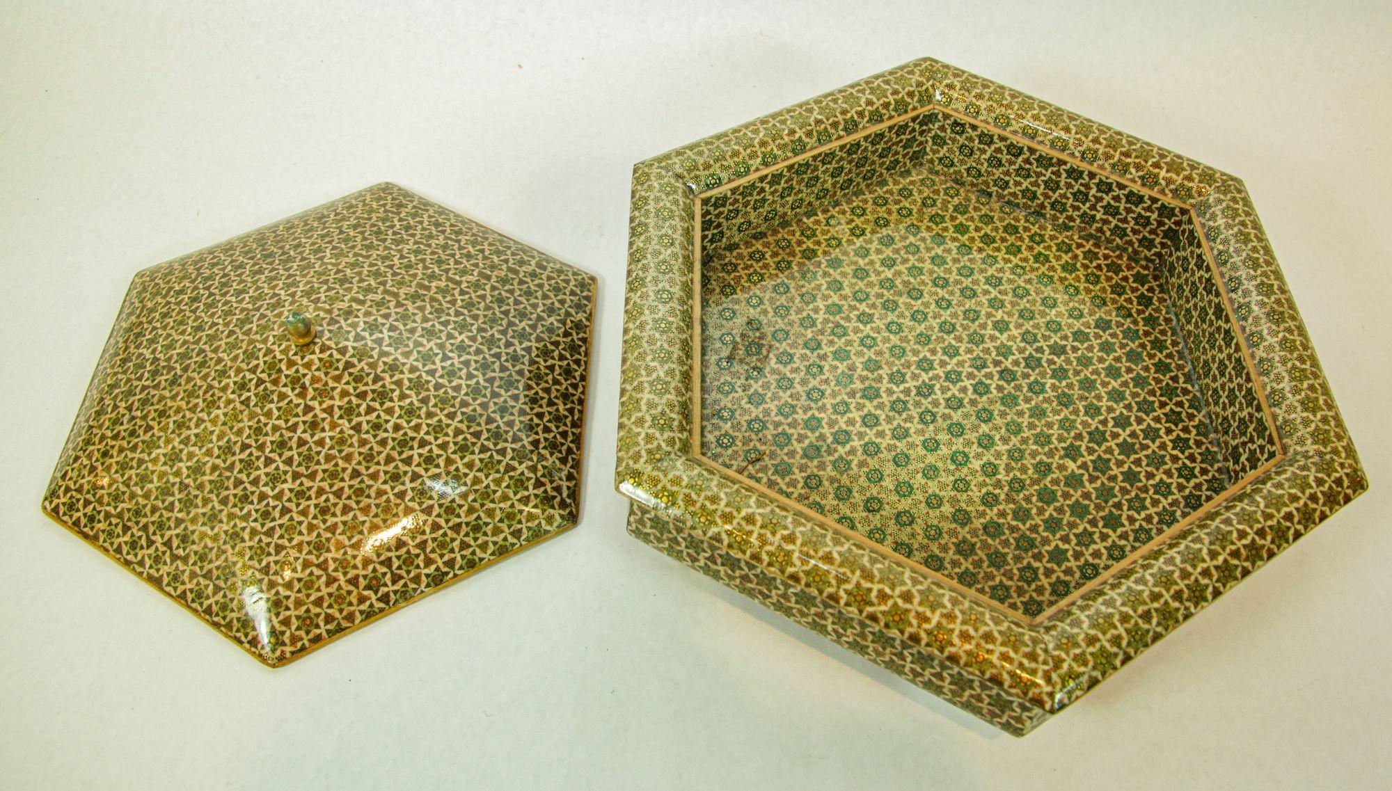 Große Anglo Indian Mosaic Inlaid Schmuck Hexagonal Box 1950s (Indisch) im Angebot