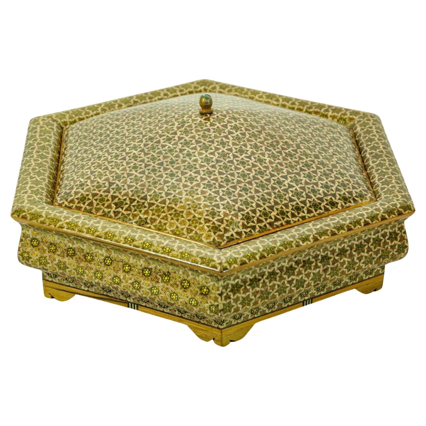 Gran joyero hexagonal con incrustaciones de mosaico angloindio Años 50