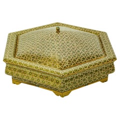 Gran joyero hexagonal con incrustaciones de mosaico angloindio Años 50