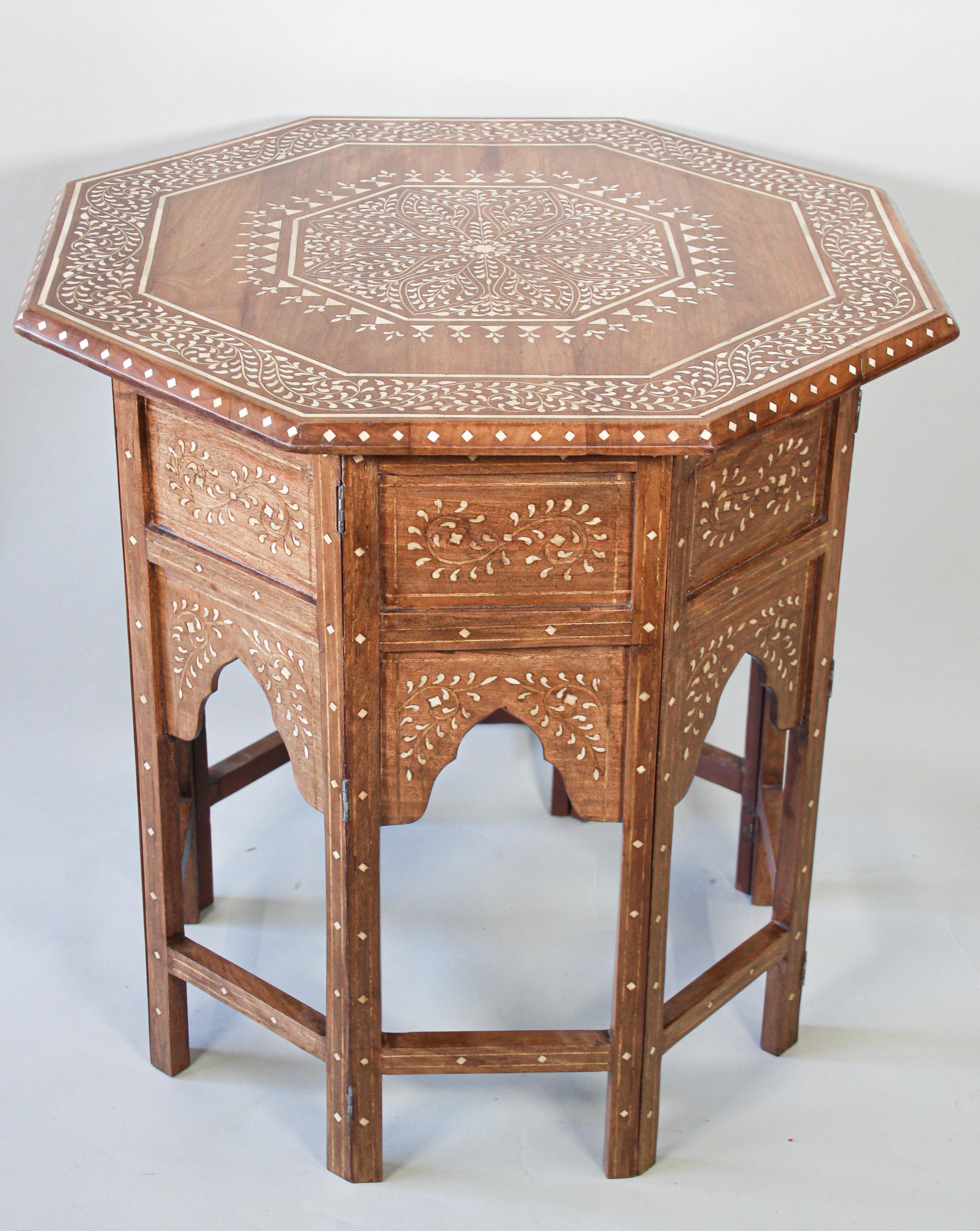 Vintage Fine and elegant Anglo Indian folding Moorish teak octagonal open arches side table.
Large Anglo-Indian wood end table finely carved and bone inlaid with scrolling details designs with open arch design panels at base.
Mughal Indian octagonal